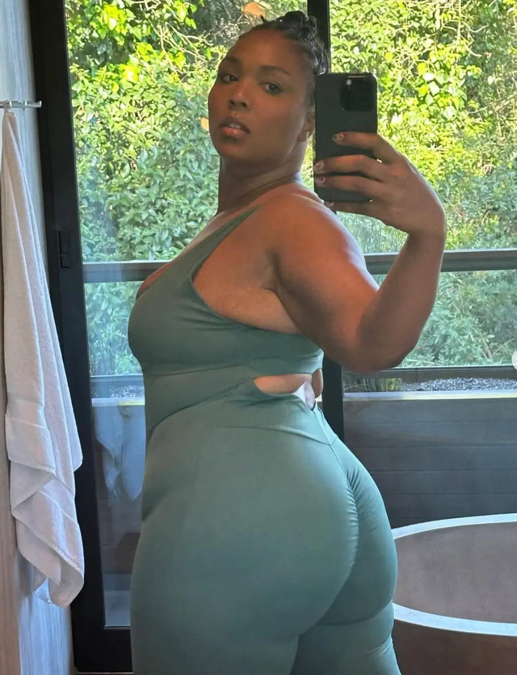 Lizzo has been showcasing her weight loss on social media (lizzobeeating/Instagram)