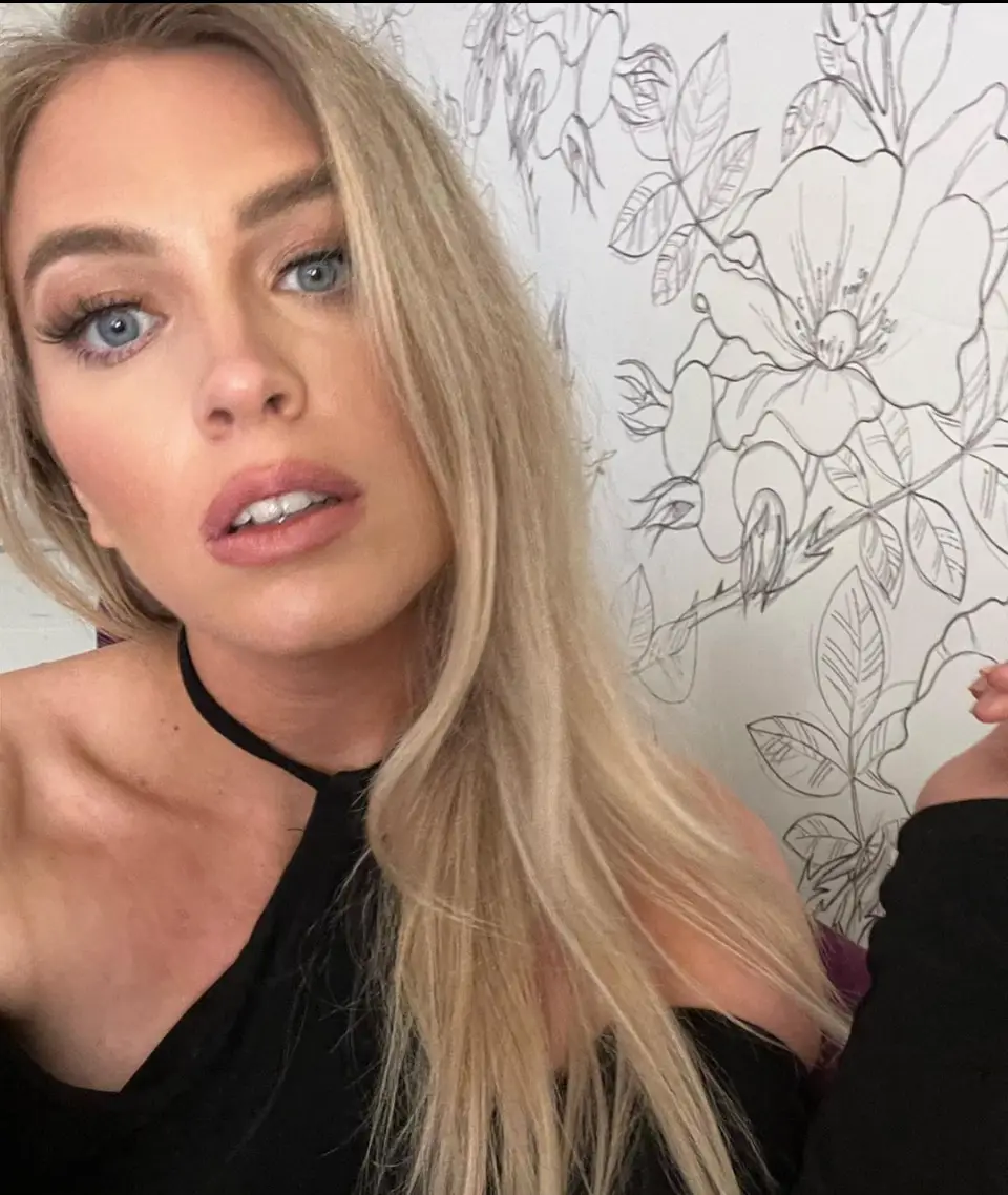 QTCinderella posted an advert for a personal assistant, which received some criticism.