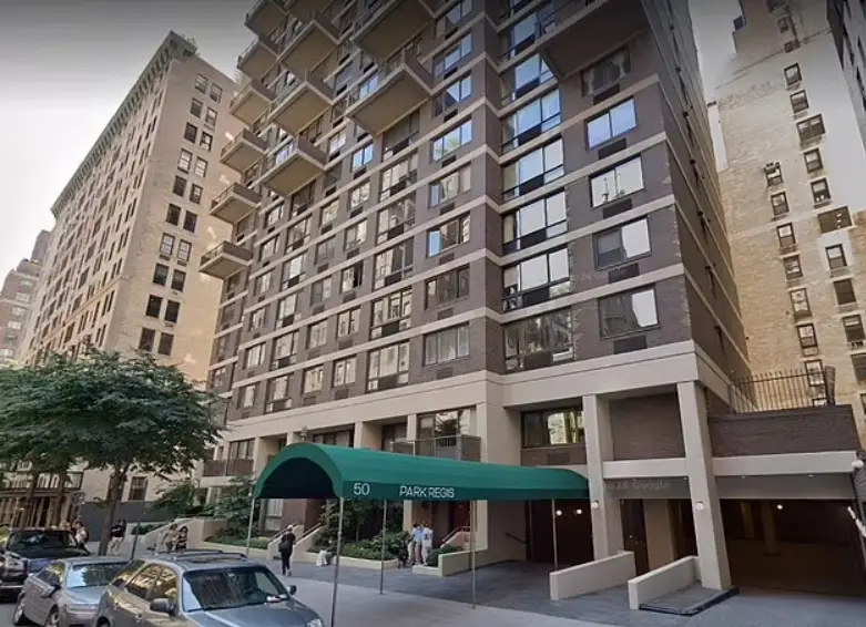 The woman jumped from the 28th floor (Google Maps)