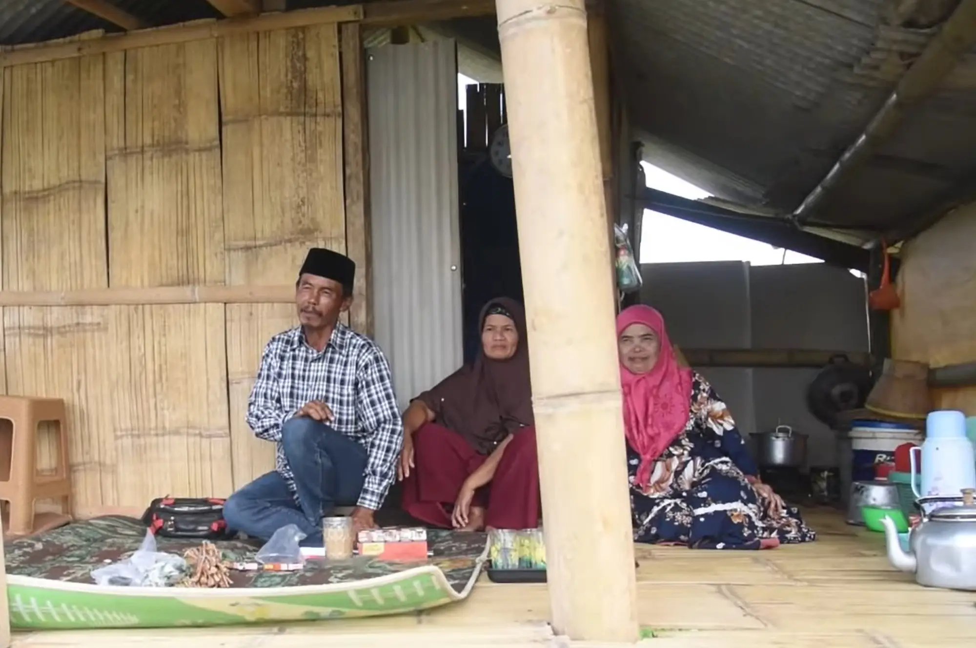 Kaan began his lengthy married life at the tender age of just 14 years old.