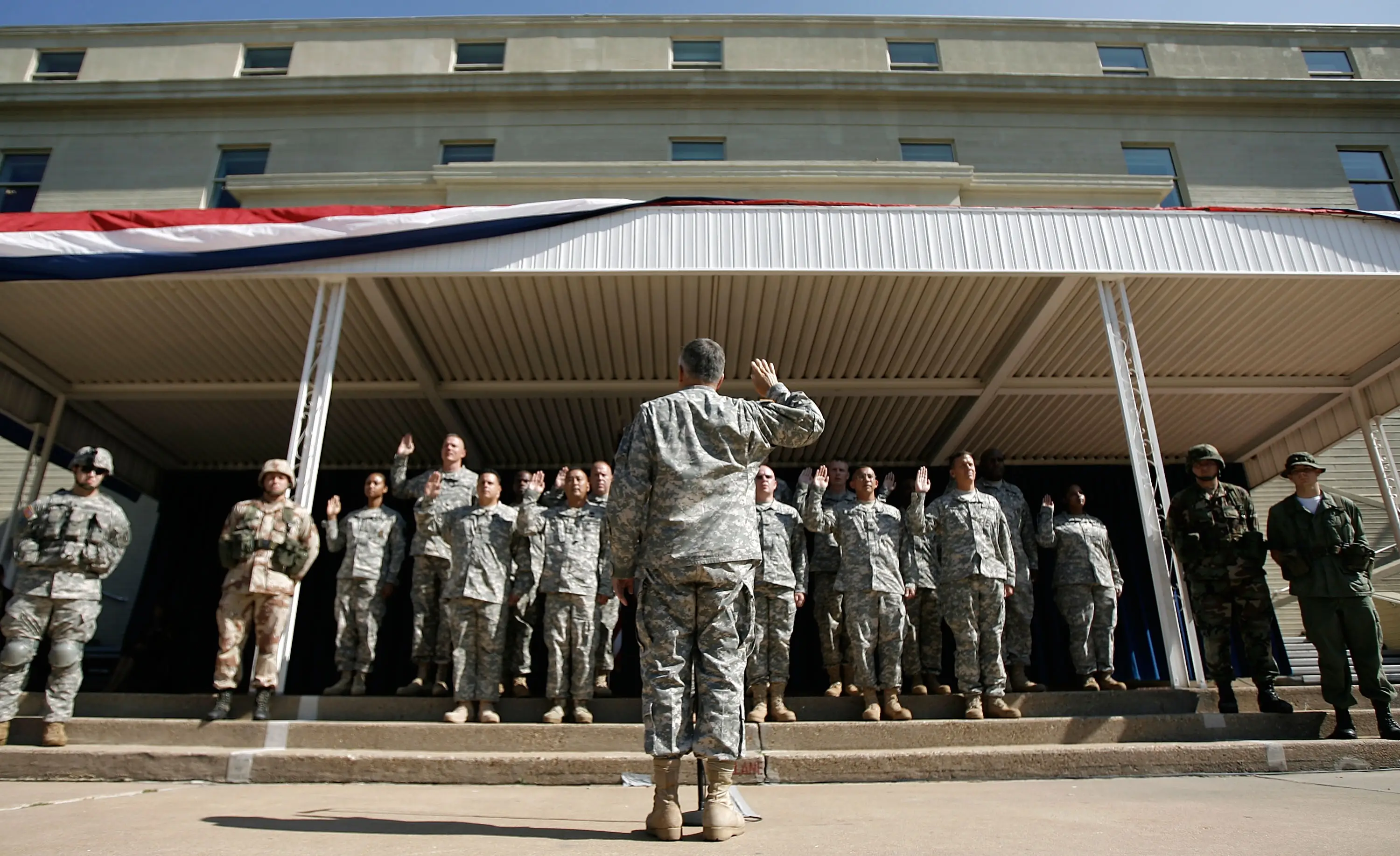 Men aged 18-25 have to register (Chip Somodevilla/Getty Images)