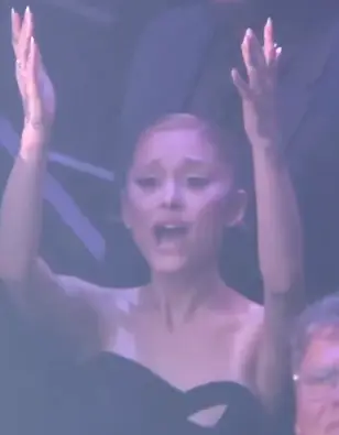 Some fans defended her, saying they would react similarly to the tribute (Twitter/@PopCrave)