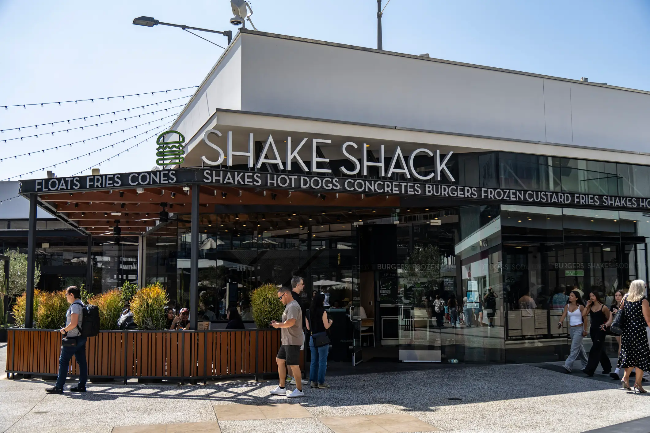 Shake Shack have been accused of adding $1.50 on to punter's bills who decline to tip staff. (Getty stock image)