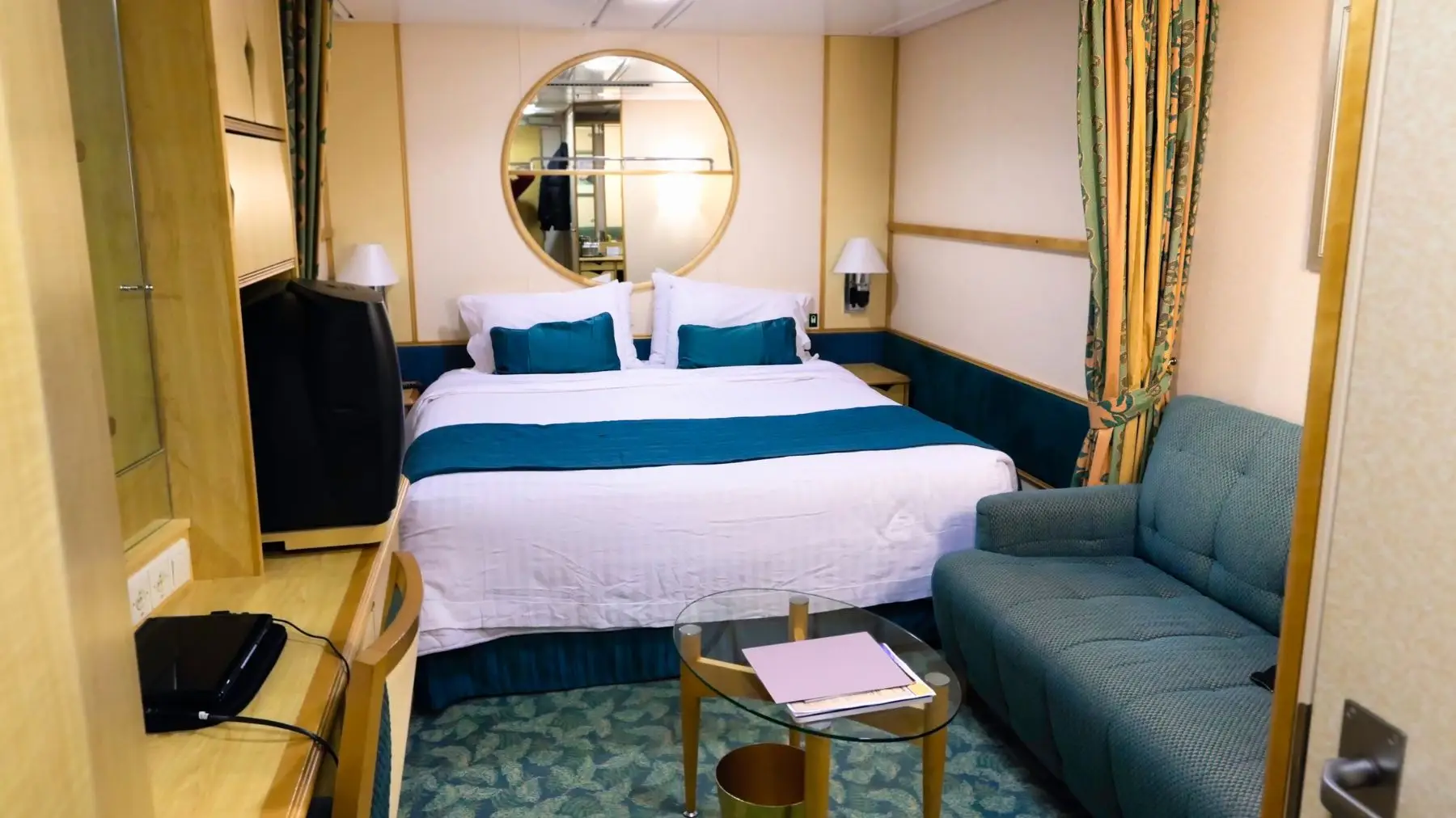 Typical layout of an interior cruise ship cabin (Apomares/Getty Images)