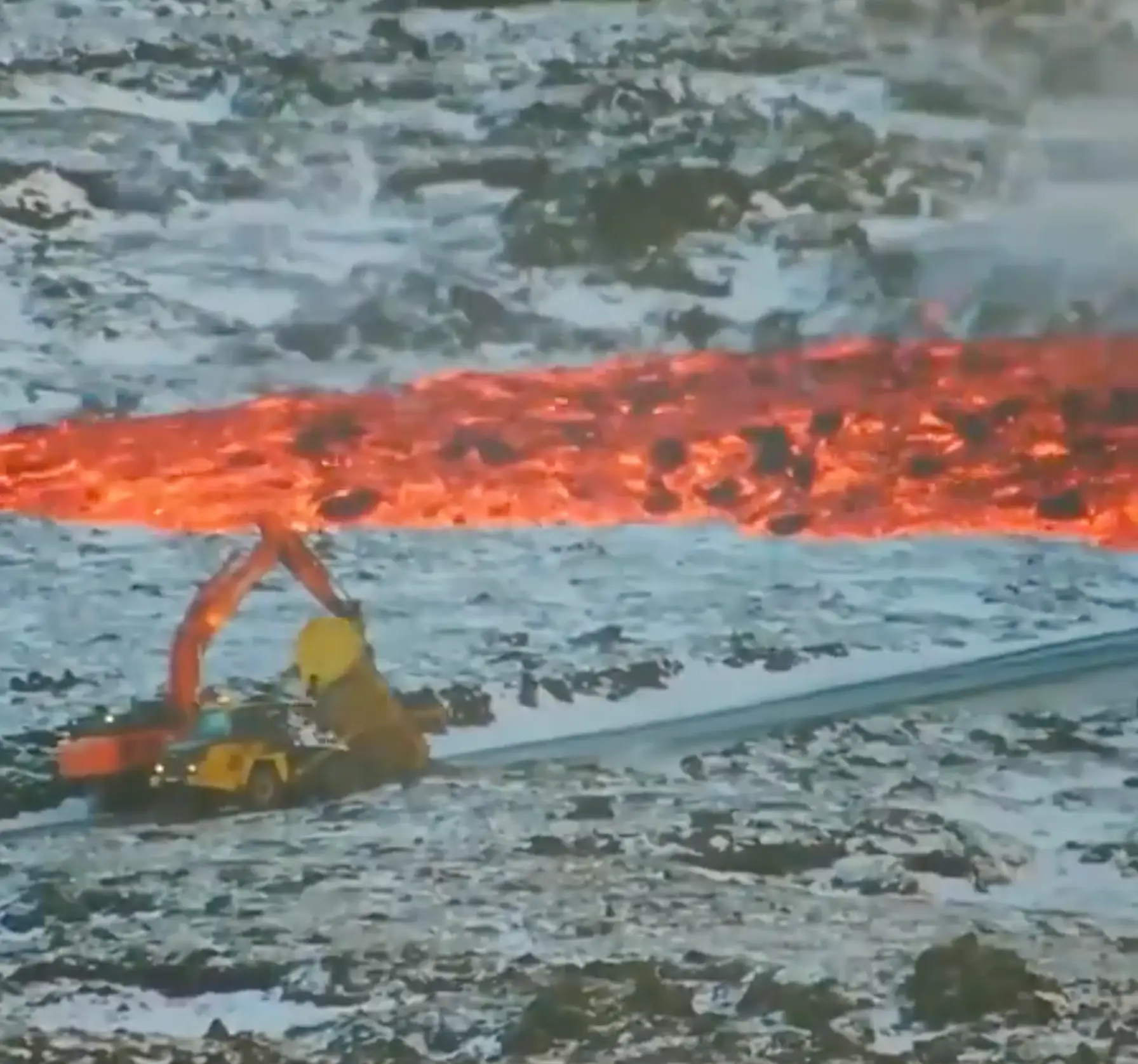 The workers have been applauded. (YouTube/@liveiceland)