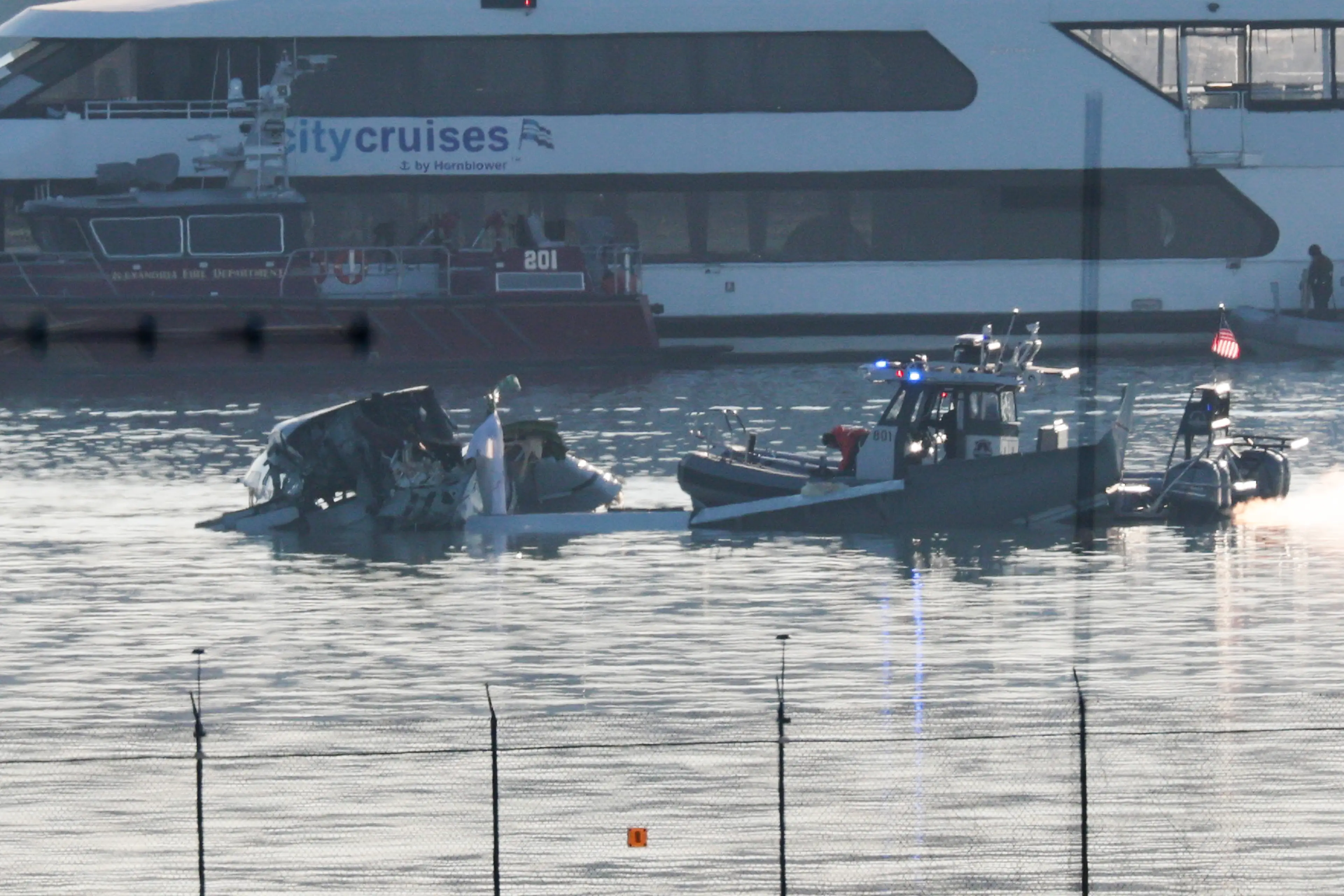 Emergency response units search the crash site of the American Airlines plane on the Potomac River (Win McNamee/Getty Images)