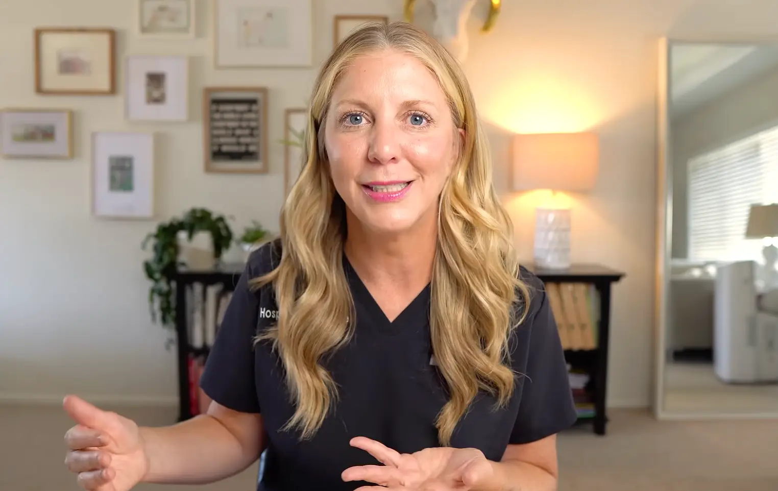 Hospice Nurse Julie shares videos about what to expect when someone's dying (@hospicenursejulie/YouTube)