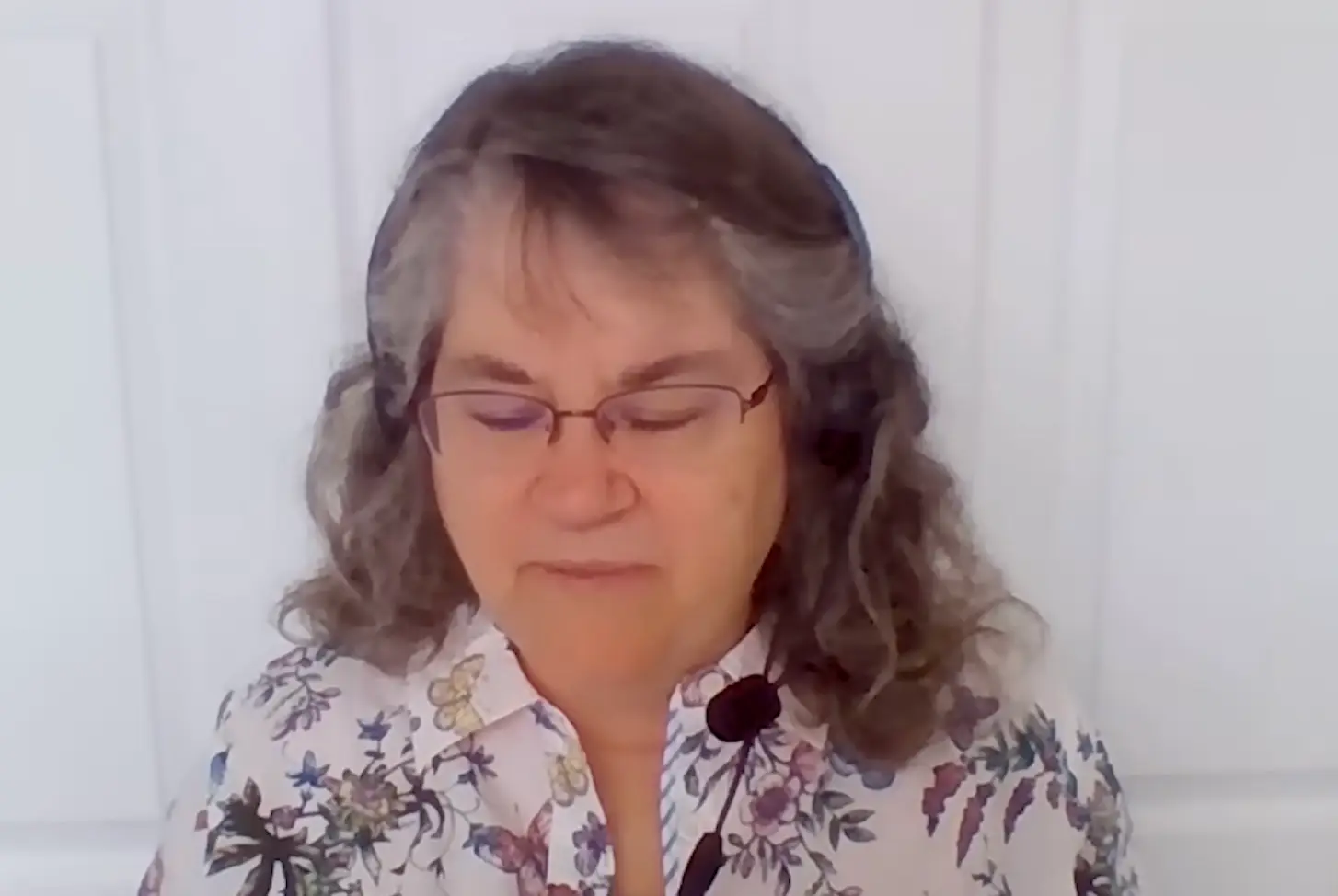 She couldn't have predicted what happened when she woke up. (YouTube/God's Voice Today and Vladimir Prokhnevskiy)
