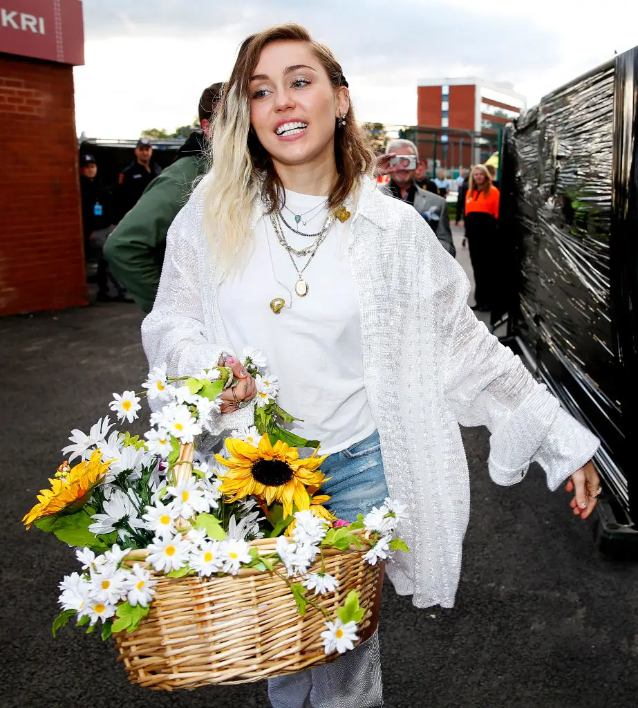 Miley Cyrus carrying a basket of flowers back in 2017 (Matthew McNulty/Getty Images)