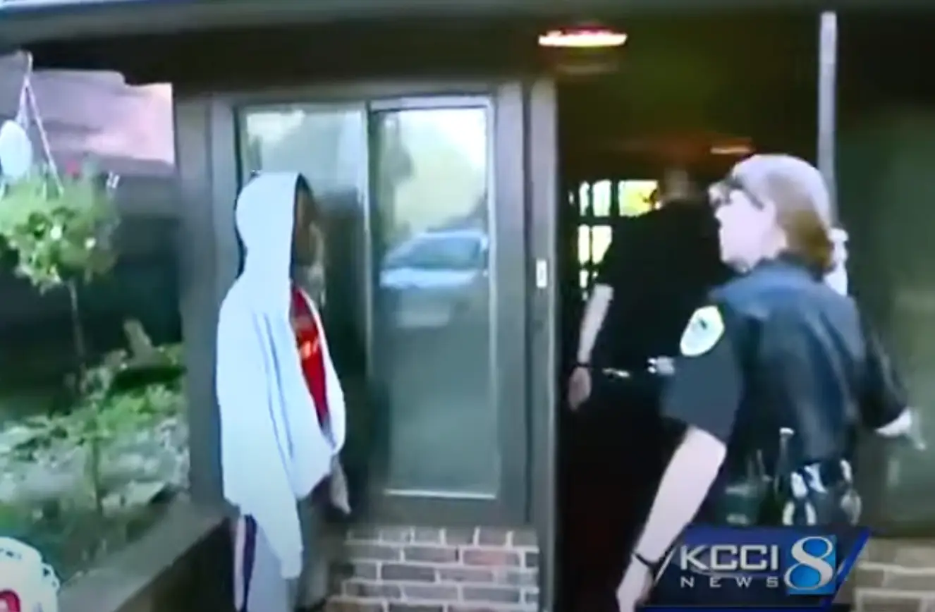 Police noted they 'rarely encounter behaviour as strange' as Makuey's outside the crime scene.