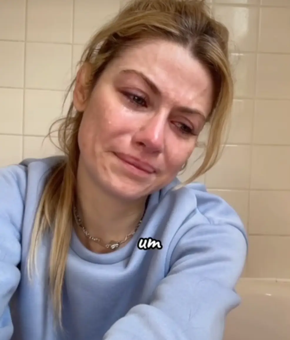 Tessa Farrell took to her social media pages to share a tearful video. (TikTok/@tessafarrellxo)