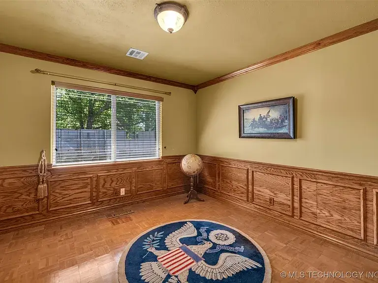 Because who wouldn't want a replica Oval Office in their home? (MLS Technology/Zillow) 