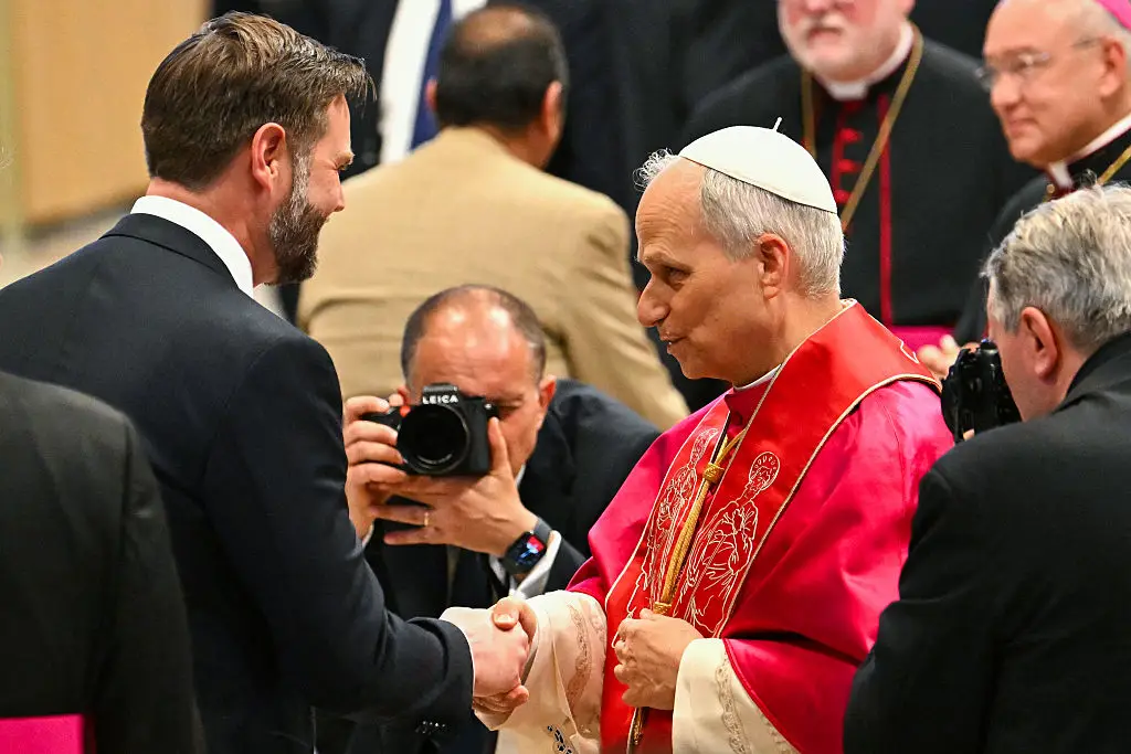 The pair shaking hands after the mass (ALBERTO PIZZOLI/AFP via Getty Images)