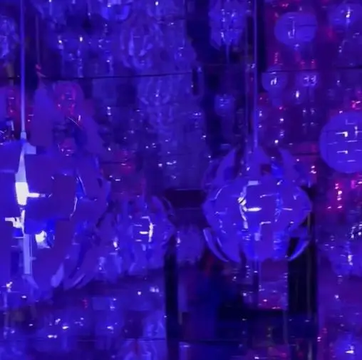 Infinity room in IKEA (@anj0banj0/TikTok)