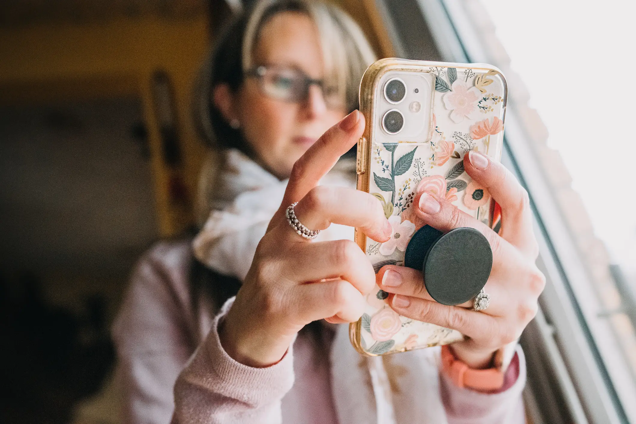 Let's be honest - most of us spend too much time on our phones. (Stefania Pelfini, La Waziya Photography / Getty)