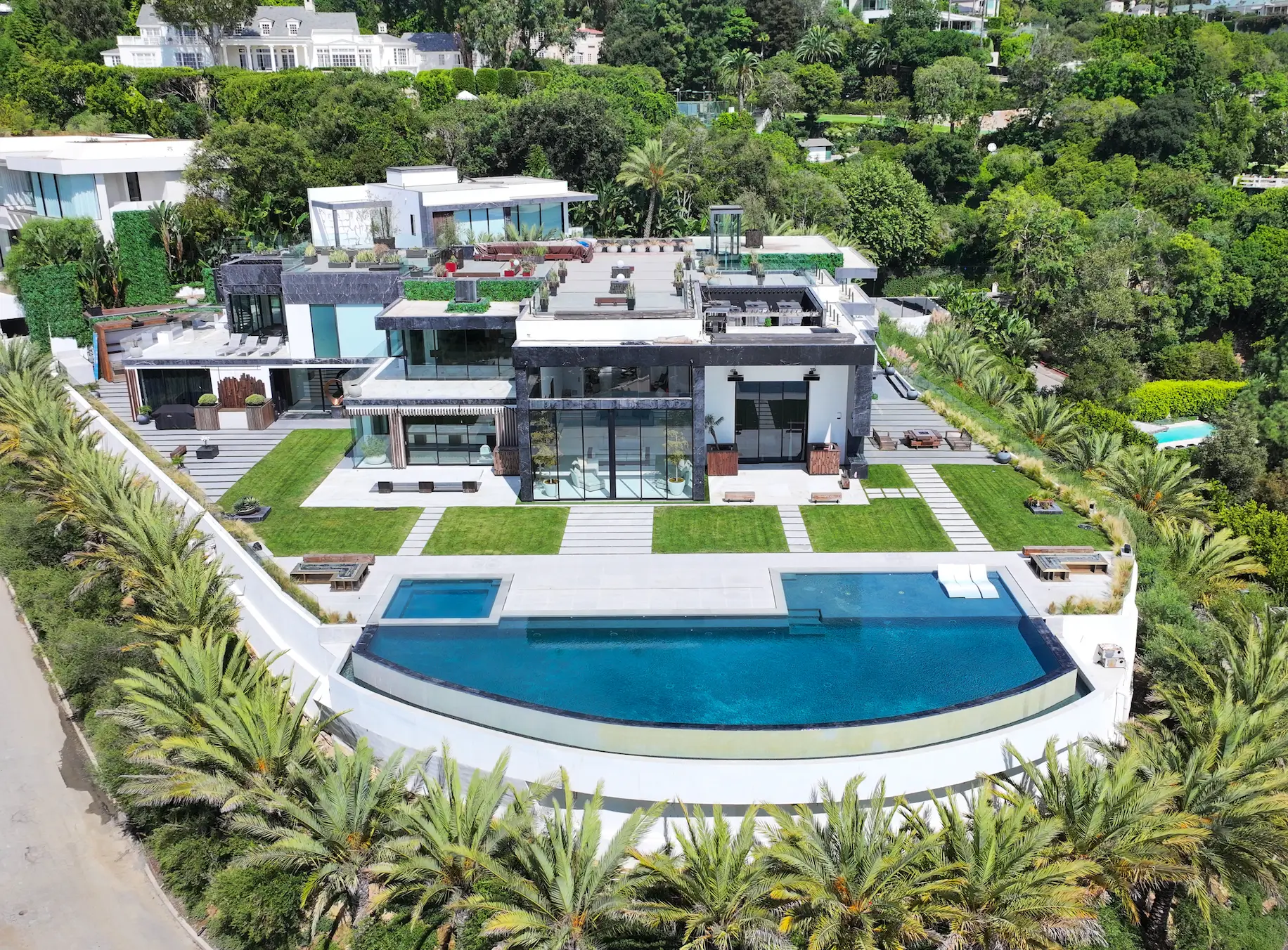 The new home overlooks LA (SplashNews.com)