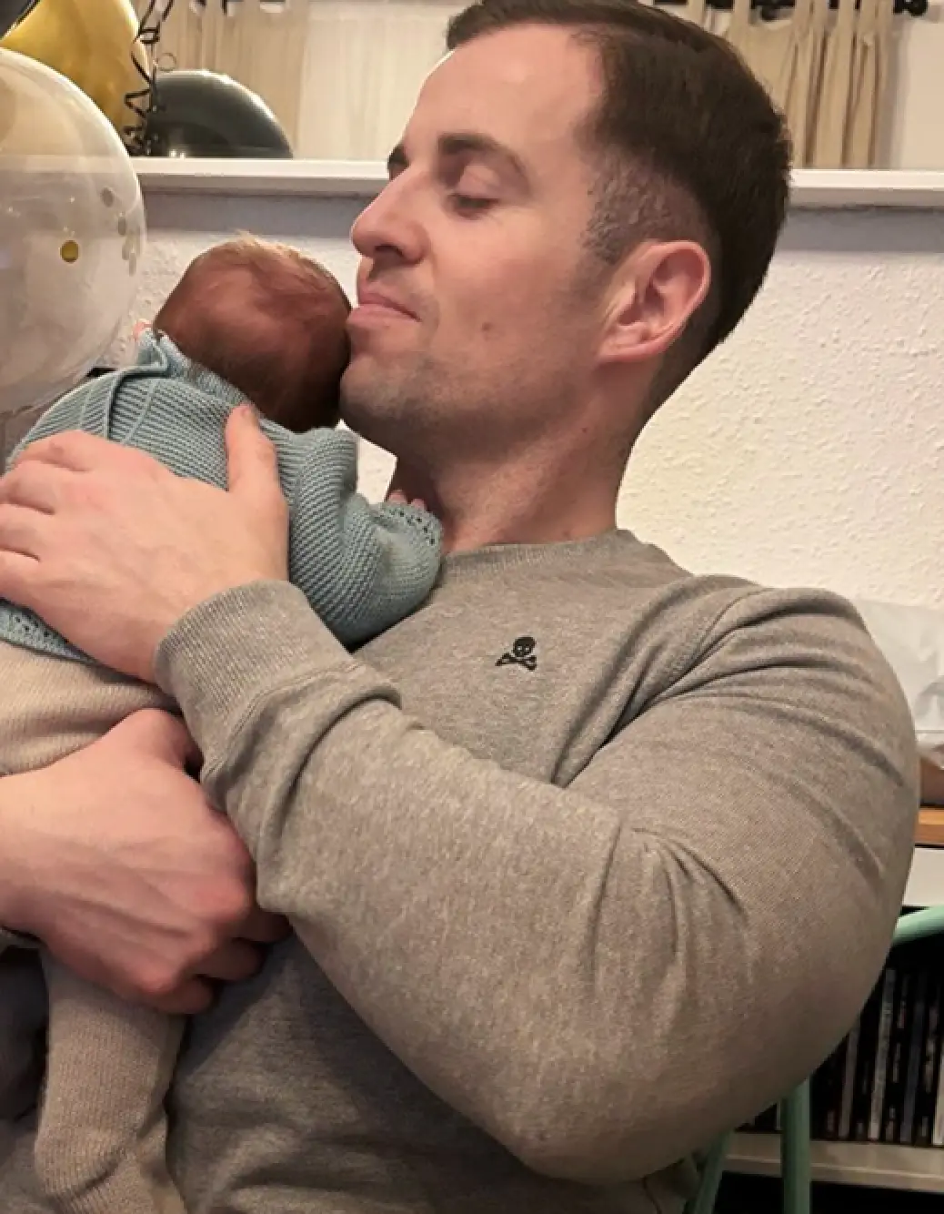 The dad has spoken out after punching a comedian. (X/@Albertopugilat)