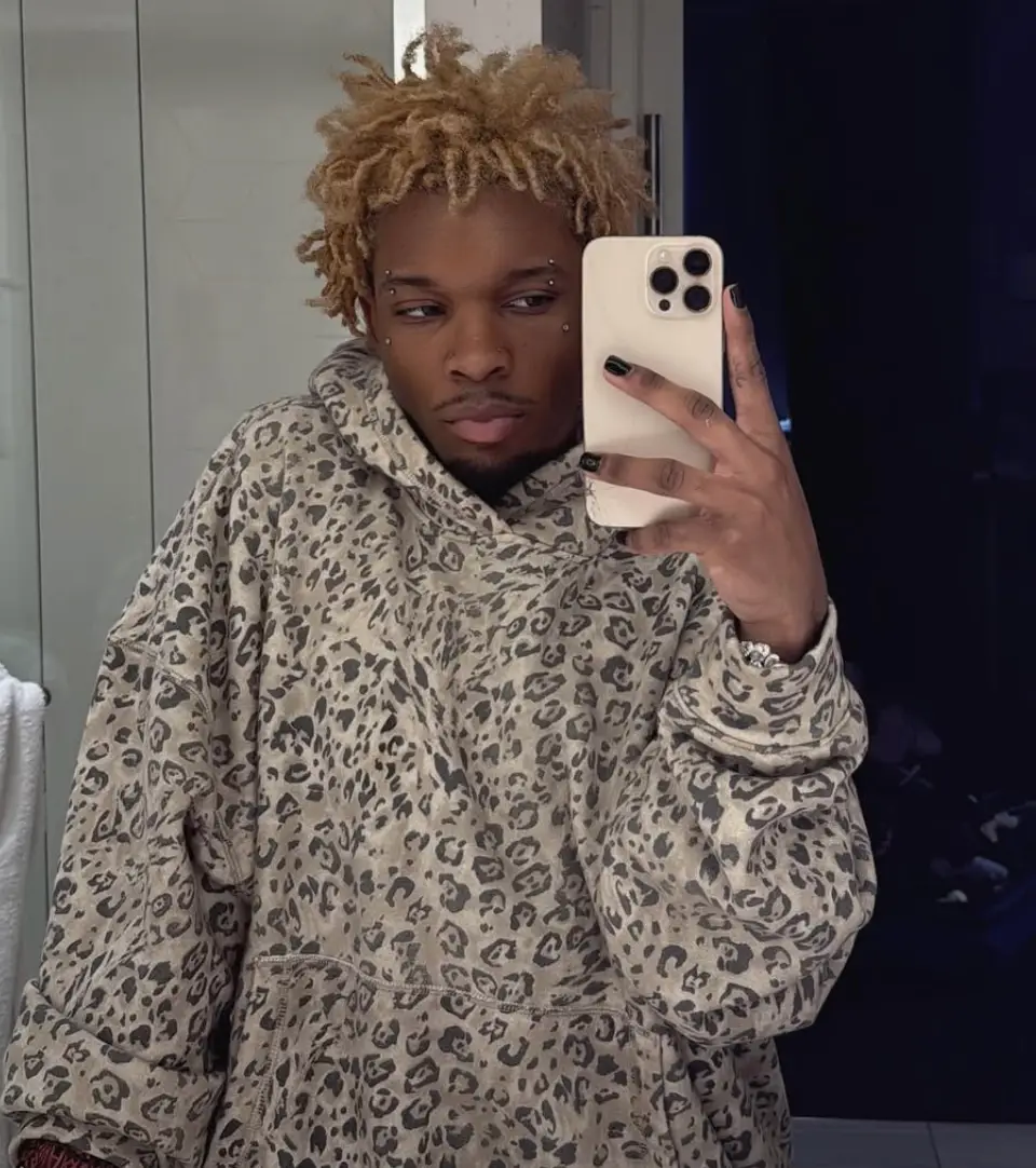 The singer is currently on tour (@d4vddd/Instagram)