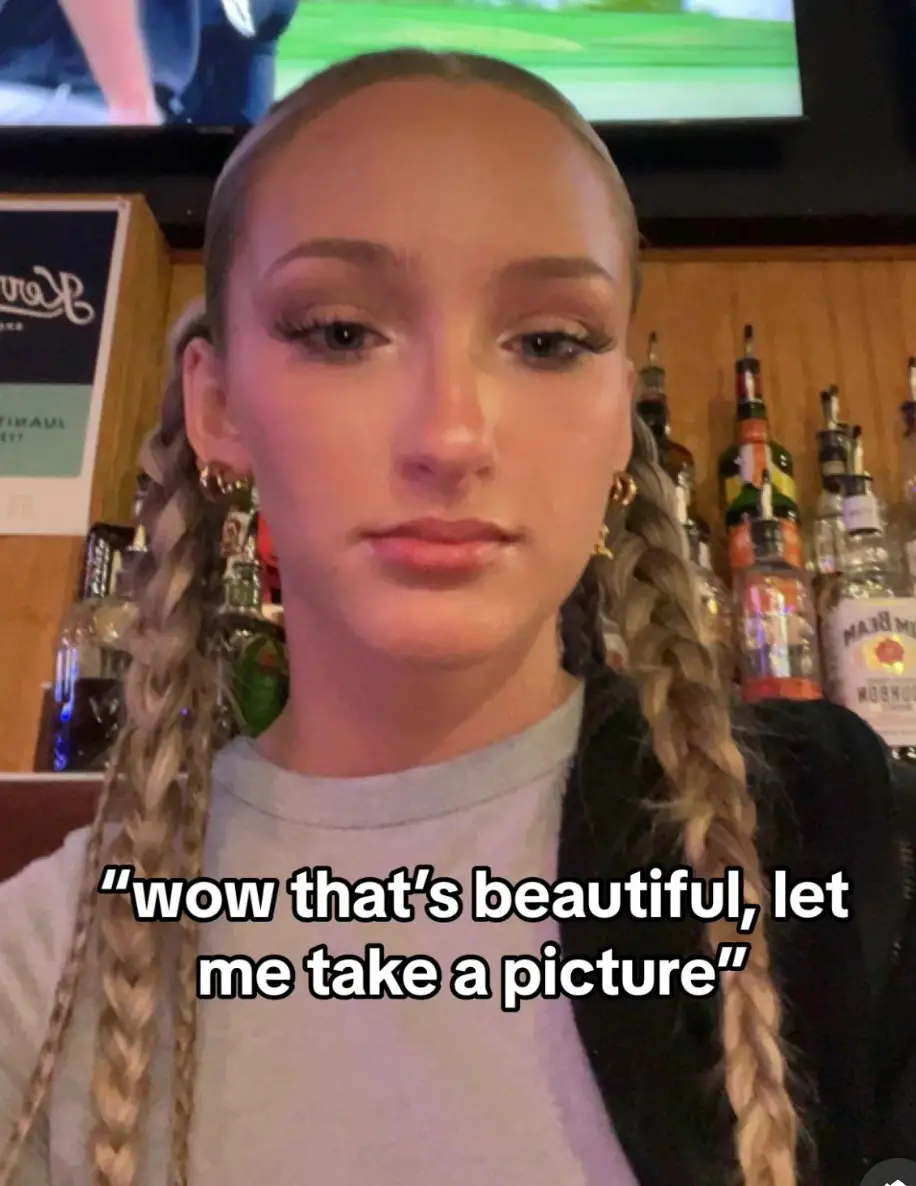 The customer seemingly asked for a photo of Scarlett's hair.