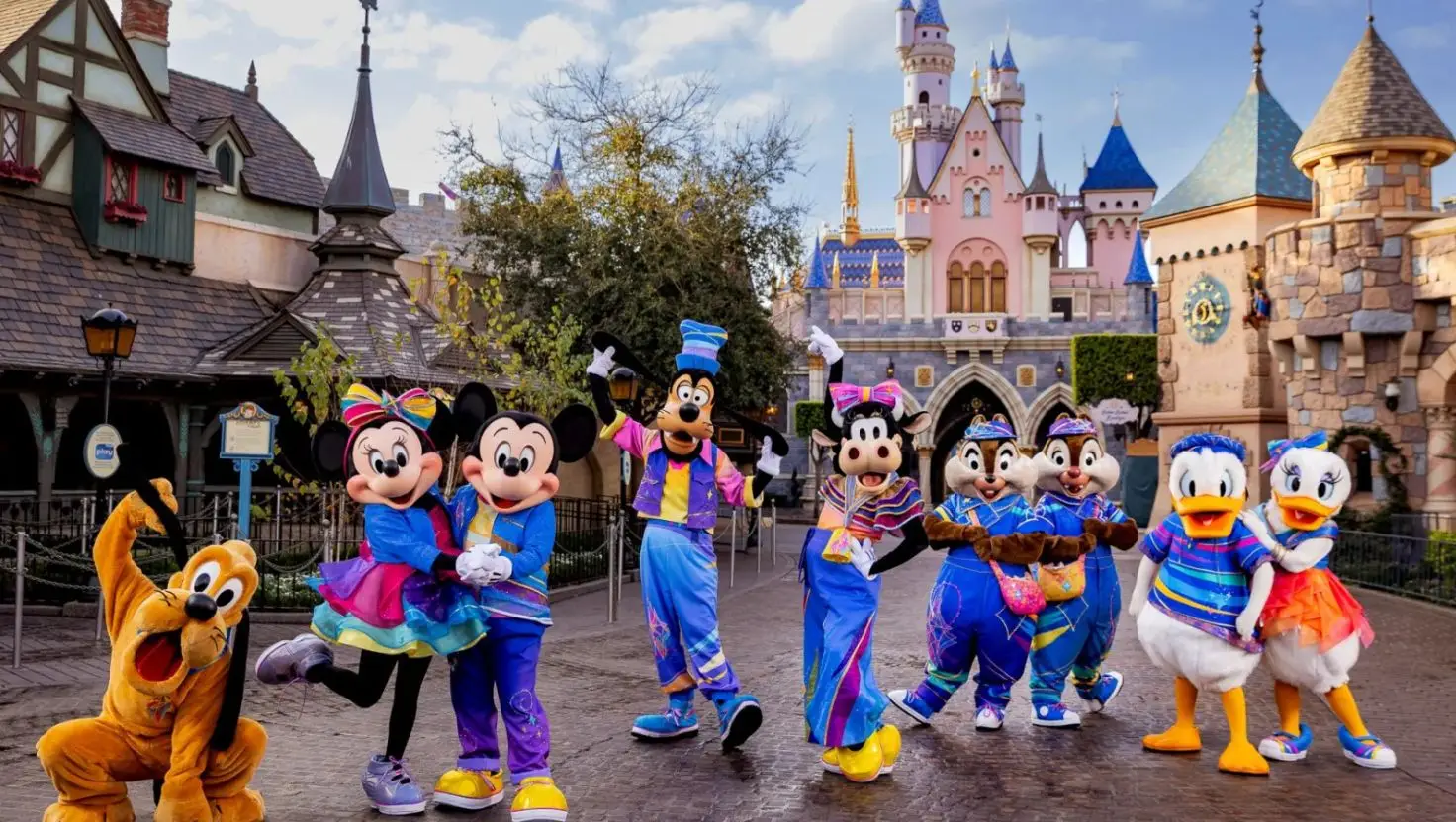 People have been weighing in on the actors' 'rule' (Disneyland)