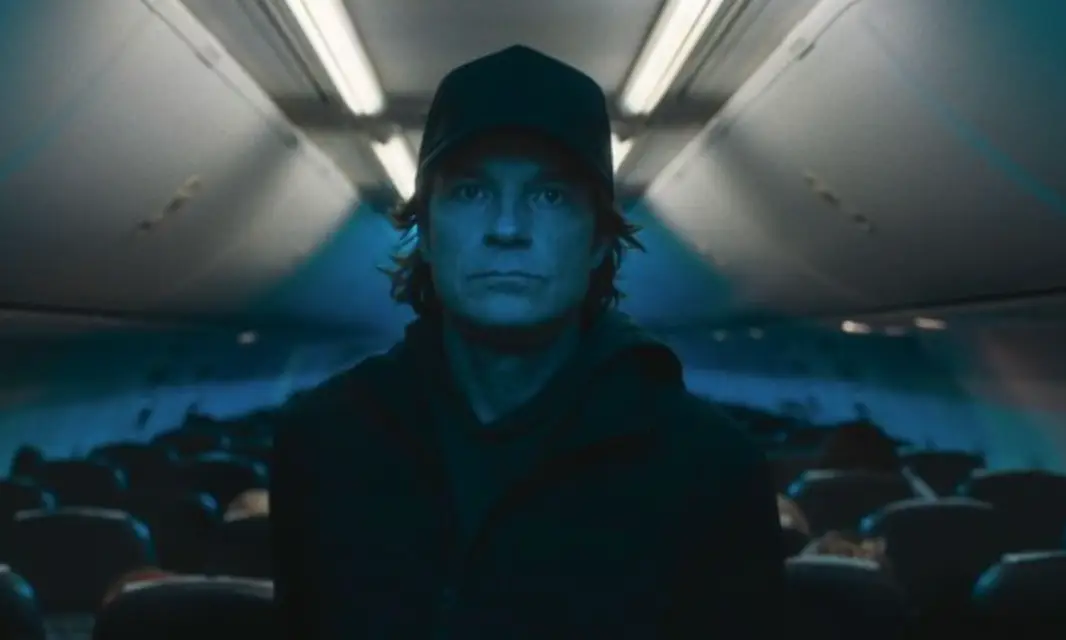 Jason Bateman stars in Carry-On (Netflix)