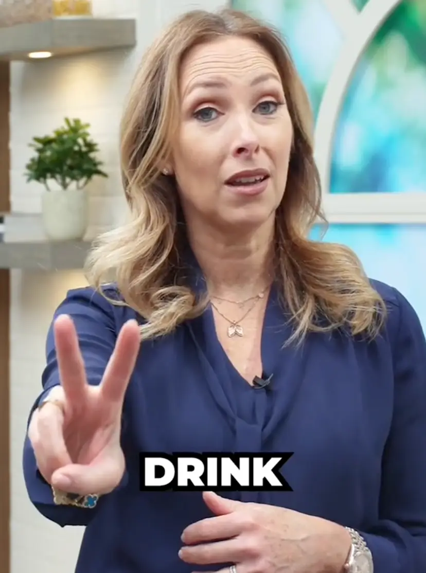Naturopathic doctor Janine Bowring has urged people to avoid these 5 drinks (@j9naturally/TikTok)