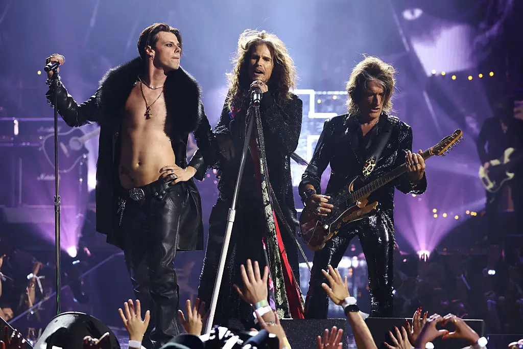 The trio dropped a show-stopping performance (Arturo Holmes/Getty Images for MTV)