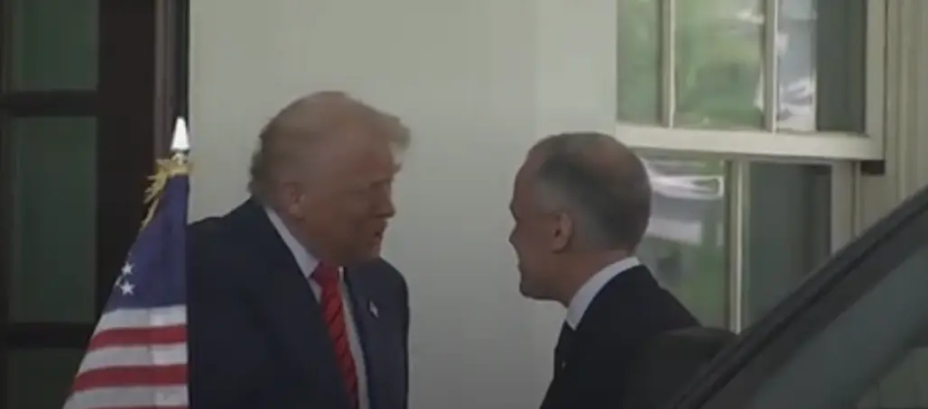 Dawson said Trump attempts a 'classic dominance signal' by 'raising his right shoulder' (Fox News)