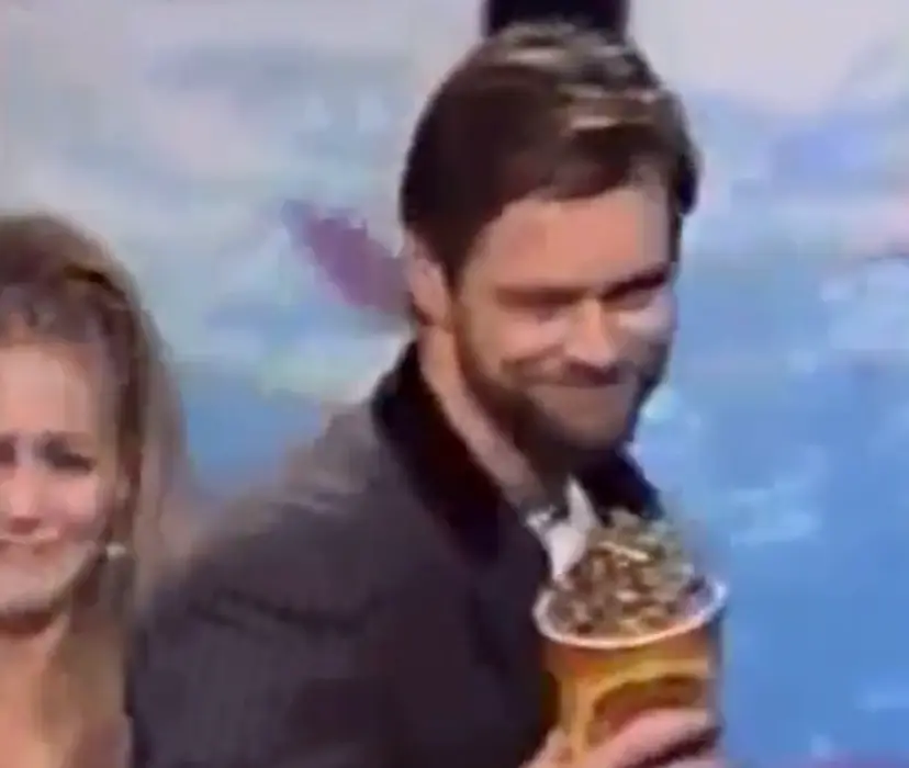 Alicia Silverstone looked uncomfortable after Jim Carrey kissed her.