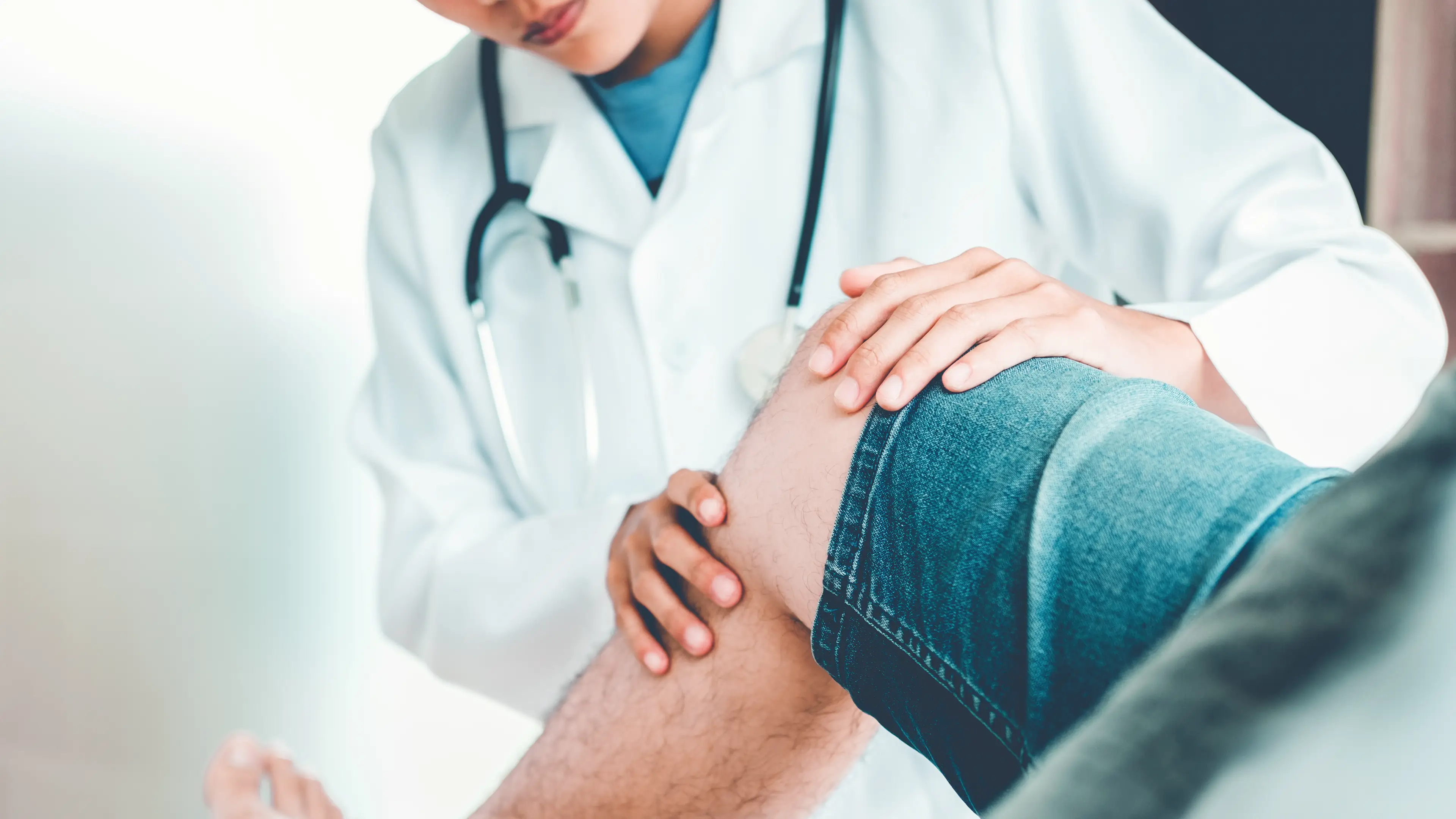 Experts reveal red flag symptoms in your leg that could be sign of deadly cancer