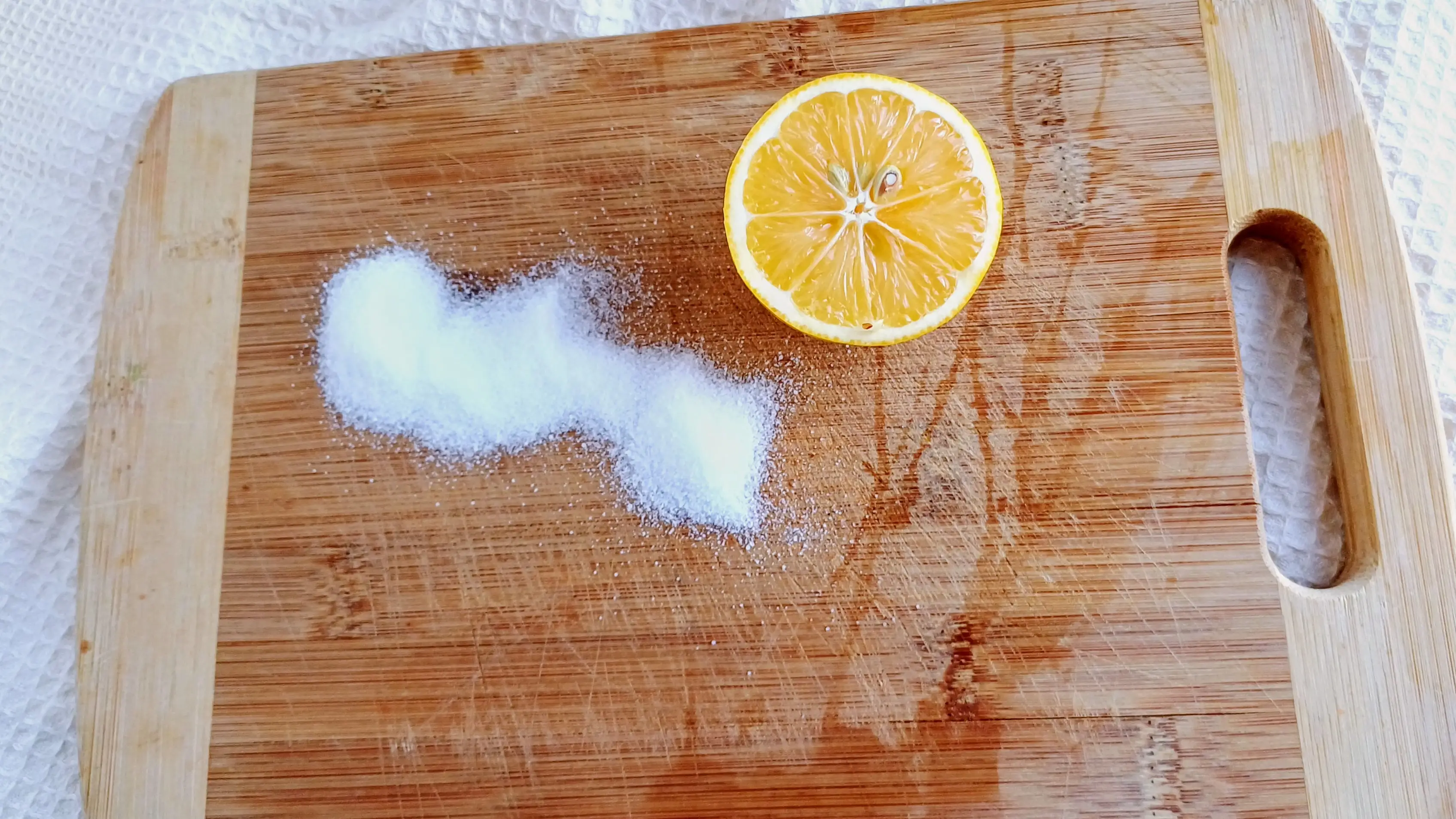 There are a few life hacks that make using and maintaining your chopping board easier (Getty Stock Image)
