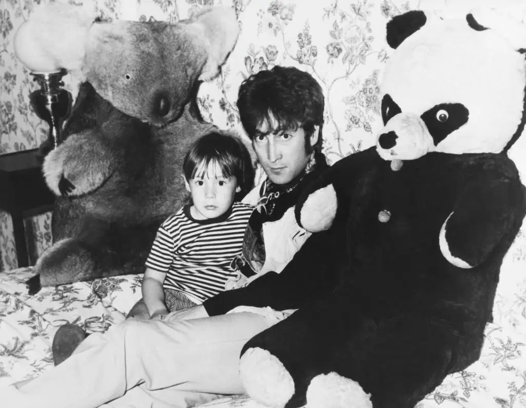 John Lennon And His Son Julian On 1968. (Keystone-France/Gamma-Keystone via Getty Images)
