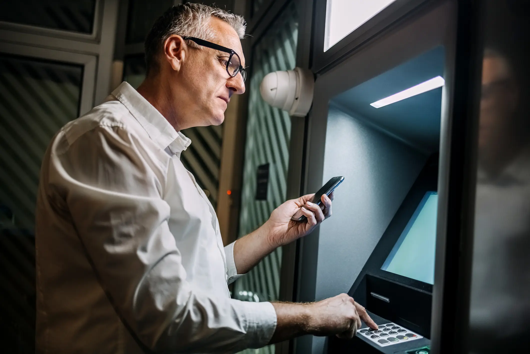 Unusal cash withdrawals could be a sign you're partner's cheating (Getty Stock Image)