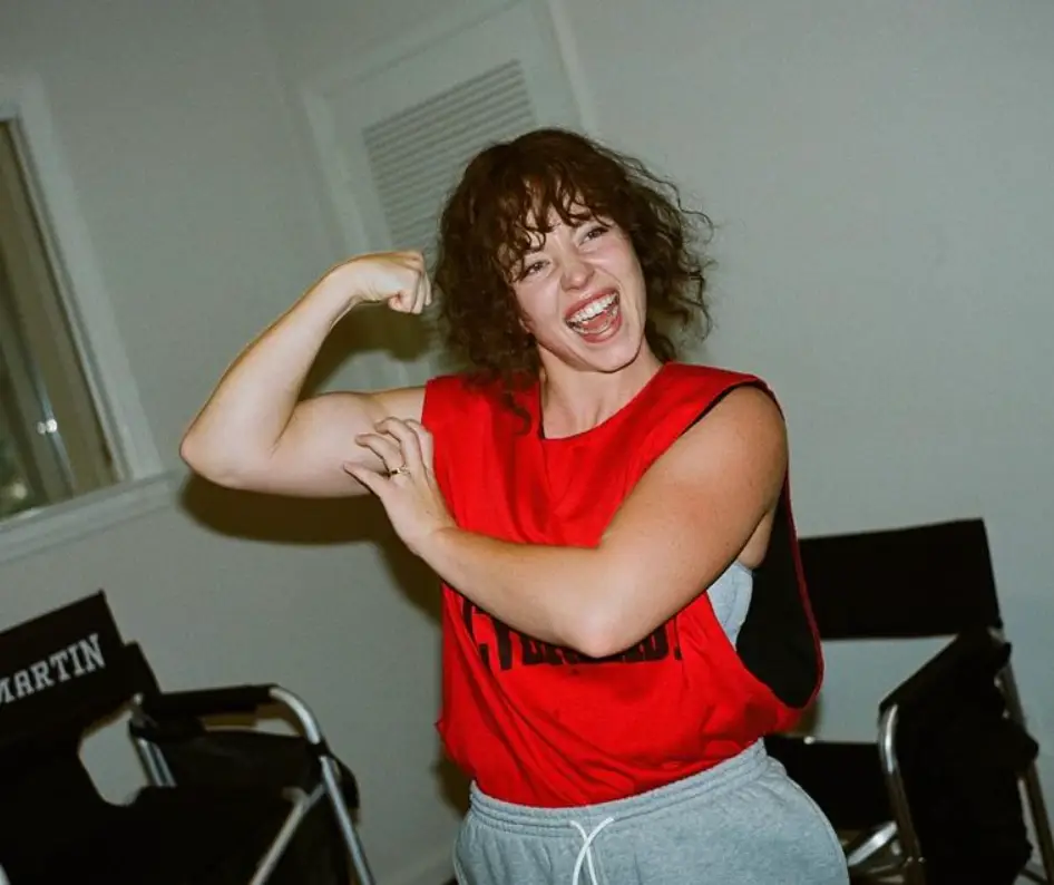 Sydney showed off her biceps while dressed in character (Instagram/@sydney_sweeney)