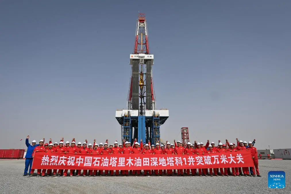 Workers celebrating Shenditake 1's major milestone in May (Xinhua/Li Xiang)
