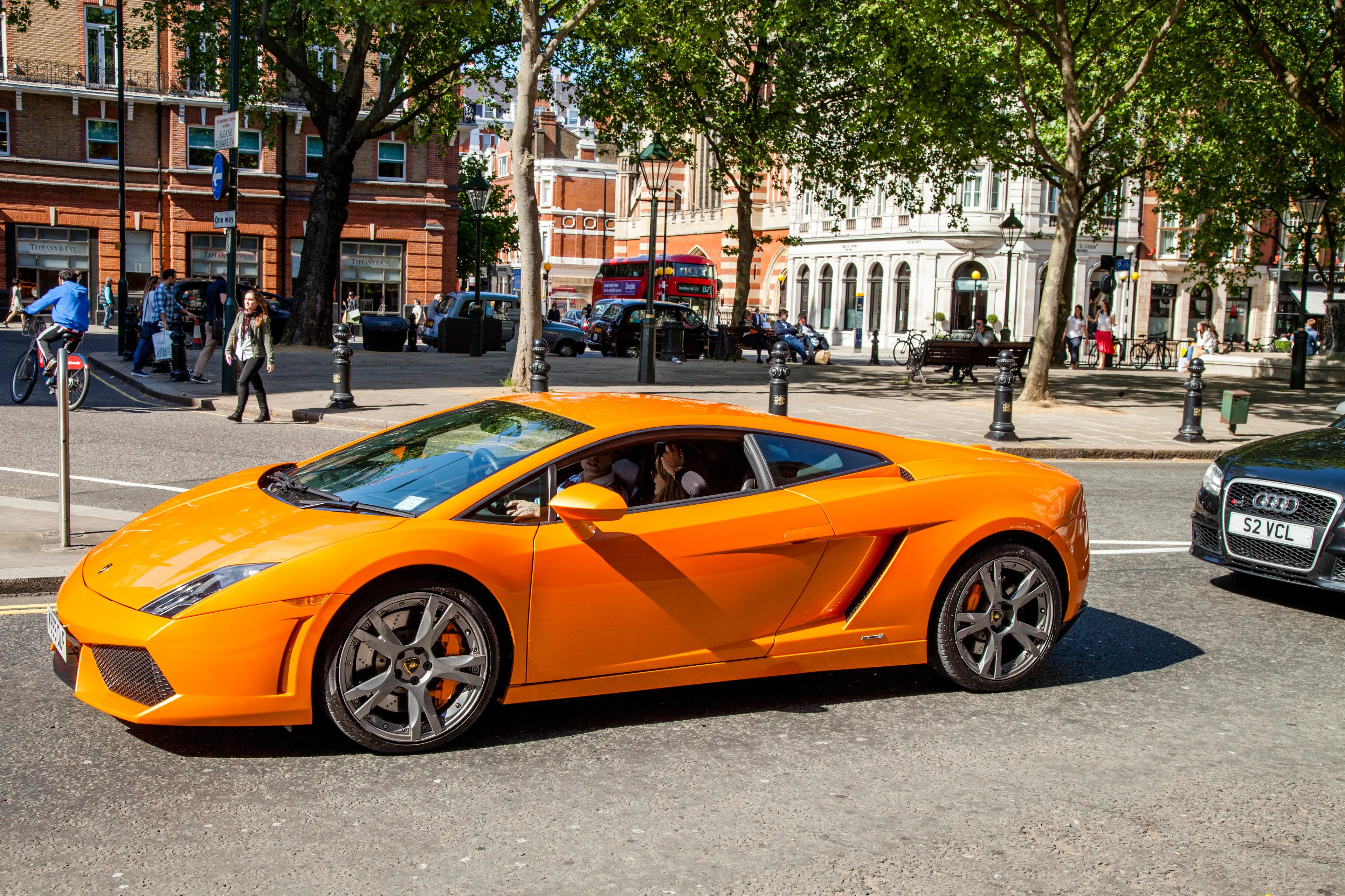 Lamborghini in Sloan Square (Alamy)
