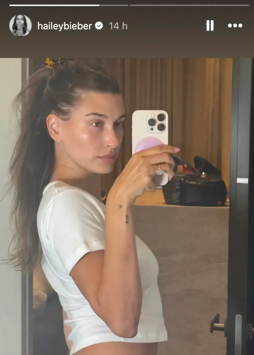 Hailey Bieber shared the selfie on her Instagram Story (Instagram/@haileybieber)