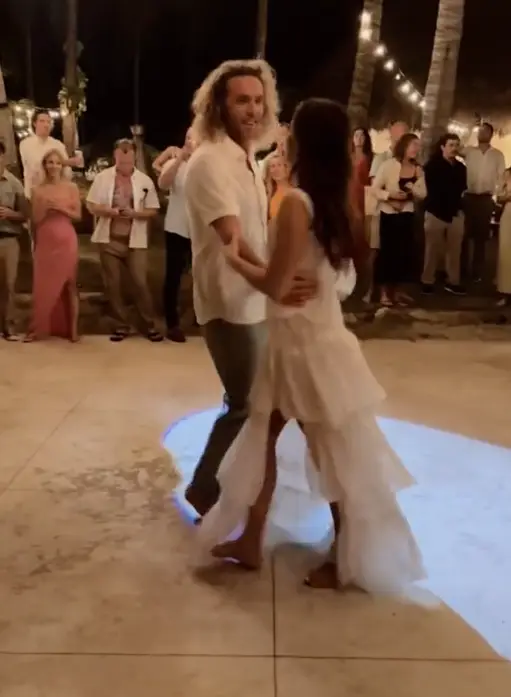 She called herself the 'drunkest bride alive.' (TikTok/ @amandascheller)