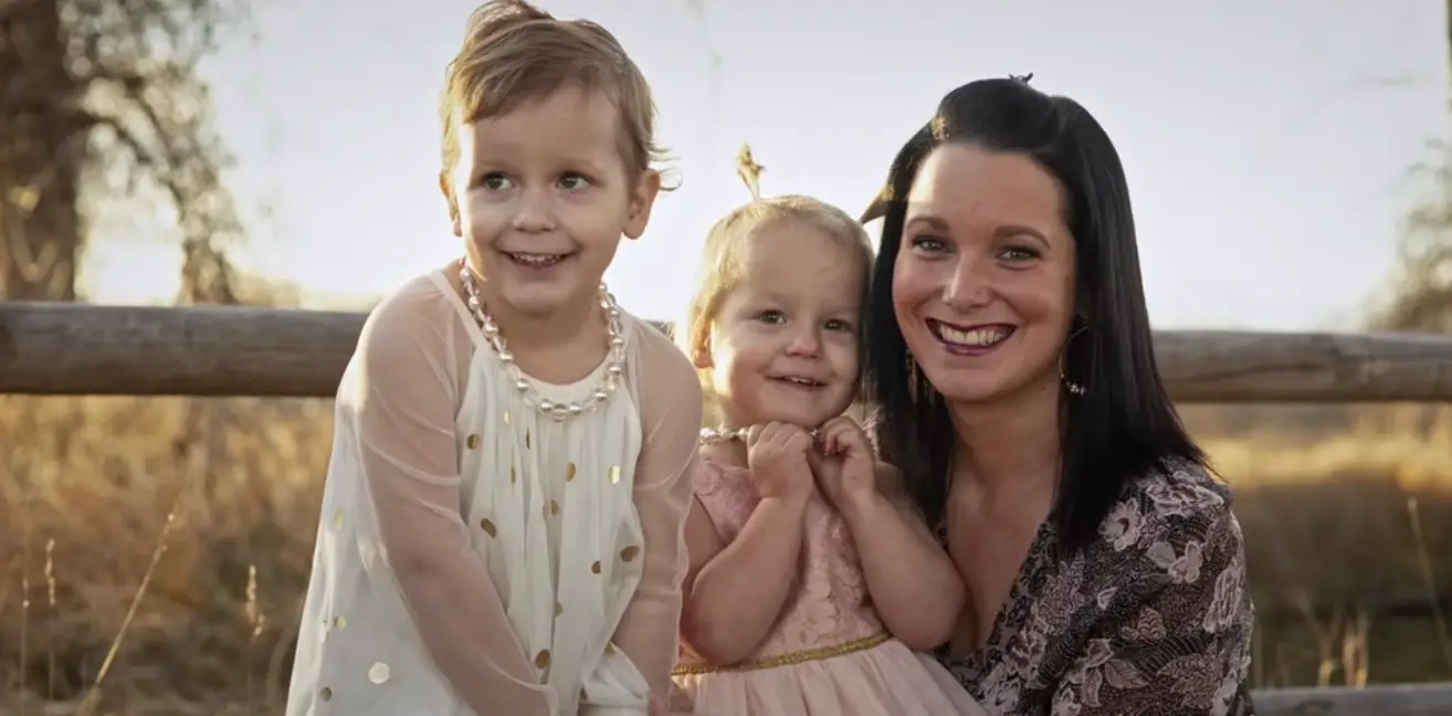 Shanann Watts with her and Chris' daughters, Bella and CeCe (Netflix)