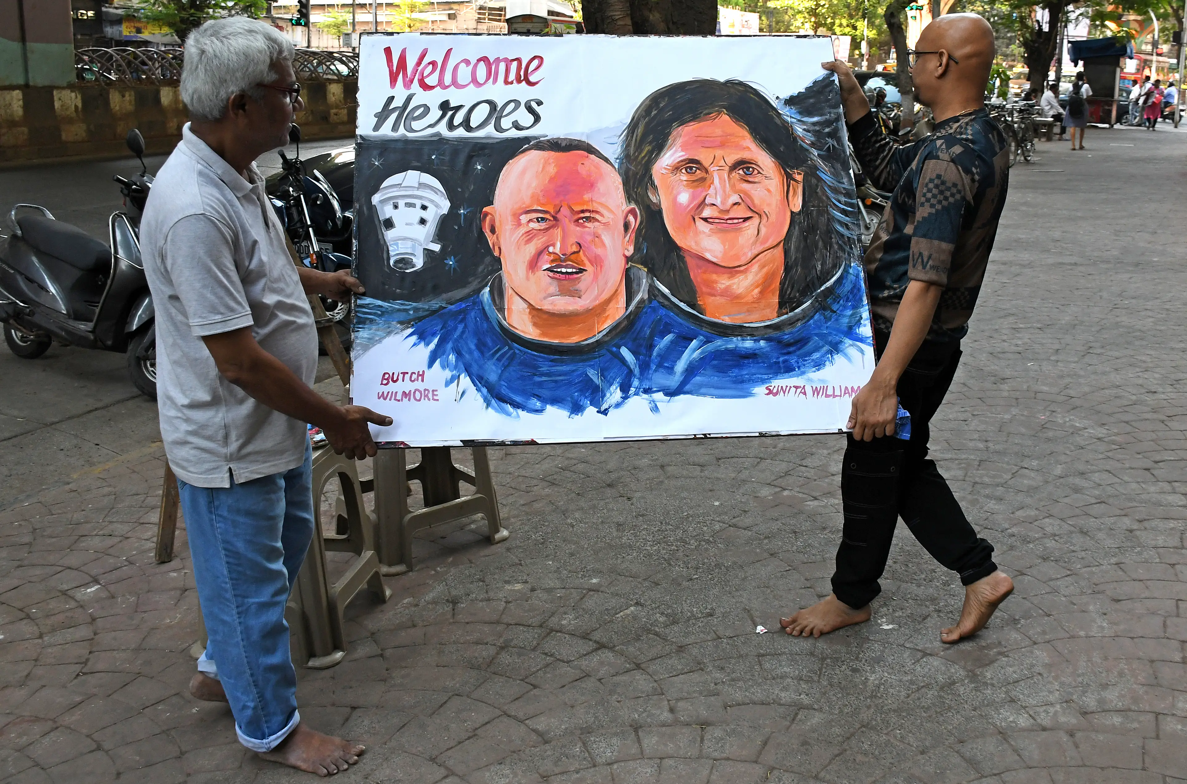 The pair returned home after 286 days (Ashish Vaishnav/SOPA Images/LightRocket via Getty Images) 