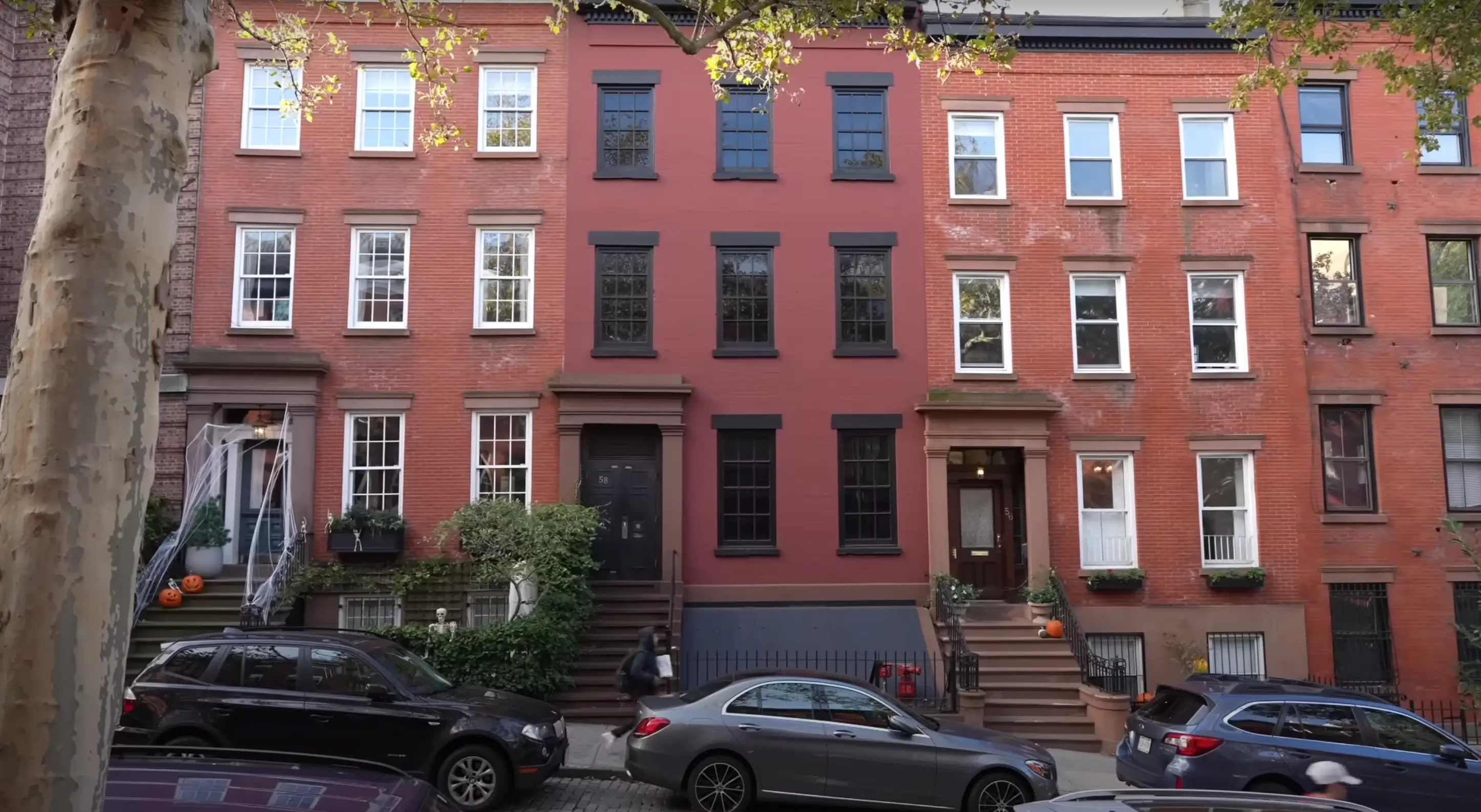 Many buildings in New York have secret purposes.