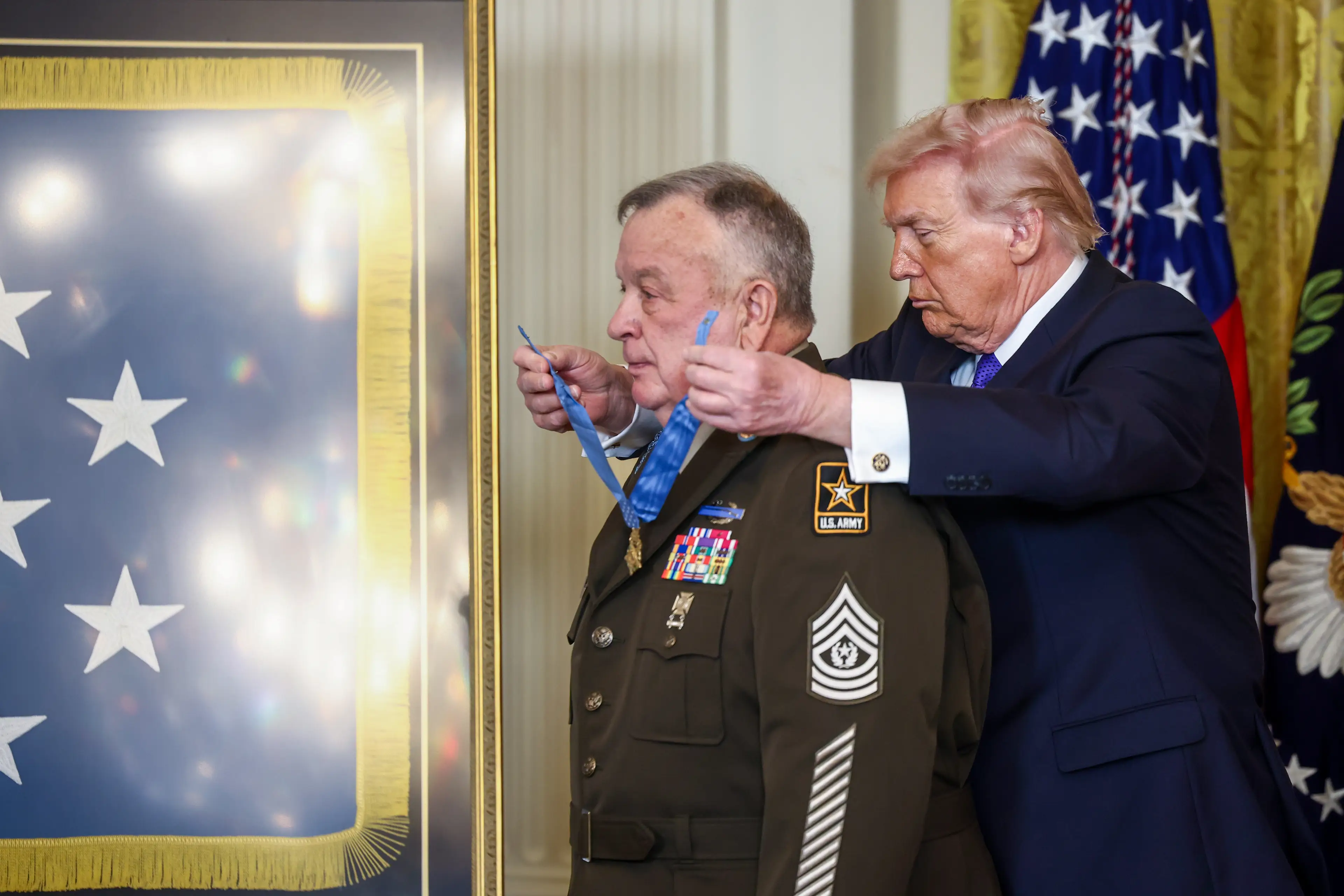 People questioned why the ribbon appeared to be too tight on the recipient (Jim Lo Scalzo/EPA/Bloomberg via Getty Images)