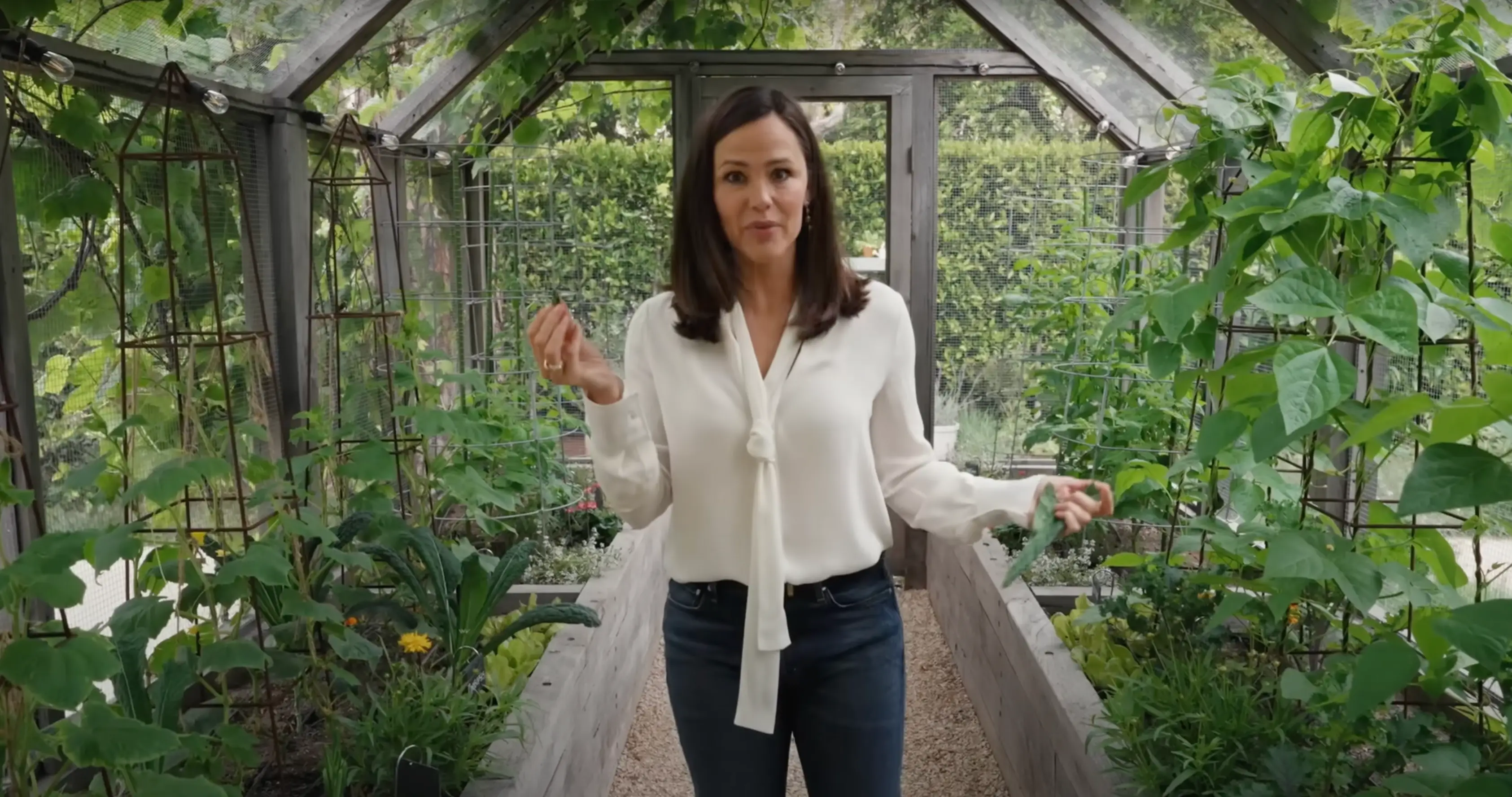 The actress shows just how green-fingered she is with her own greenhouse (YouTube/Architectural Digest)