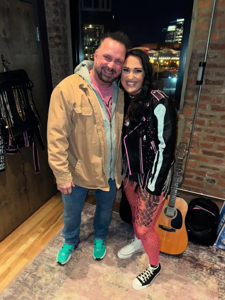 Allie Colleen pictured with her father (Instagram/@alliecolleenmusic)