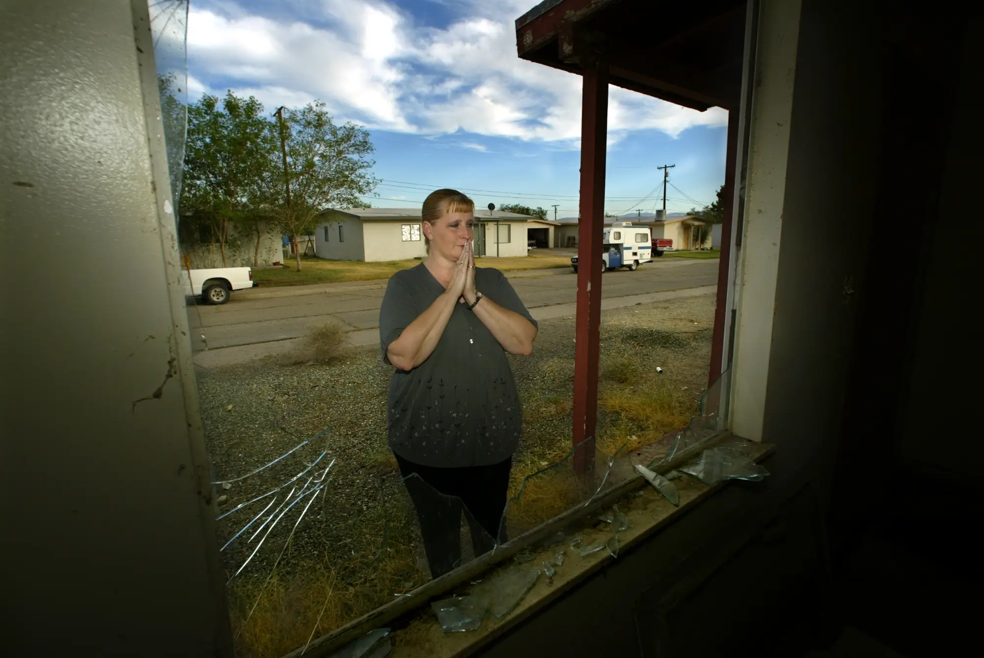 Foremen remain in the town to scare of trespassers (Irfan Khan/Los Angeles Times via Getty Images)