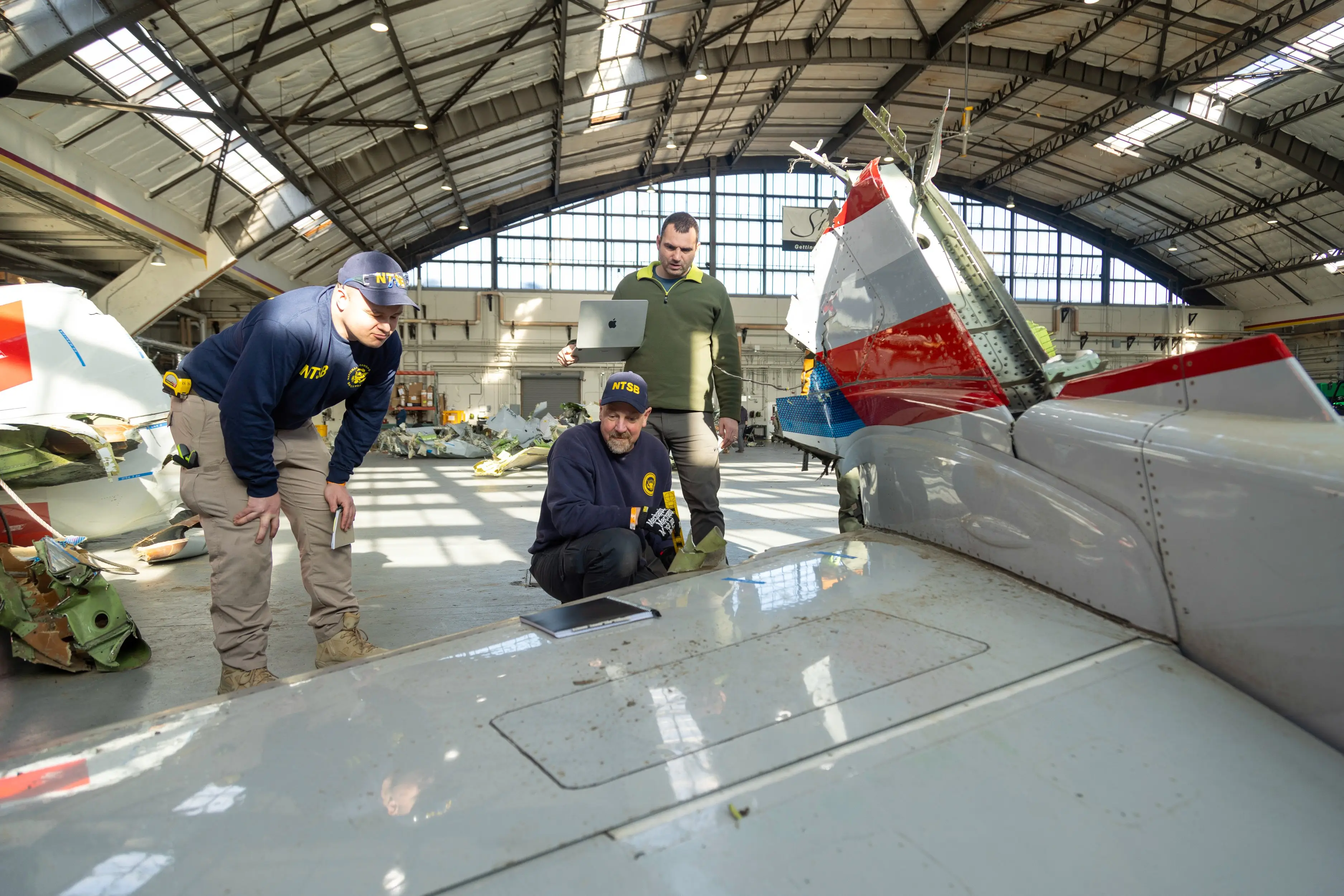 'All major pieces' of the American Airlines and helicopter crash have been recovered (Twitter/@NTSB_Newsroom) 