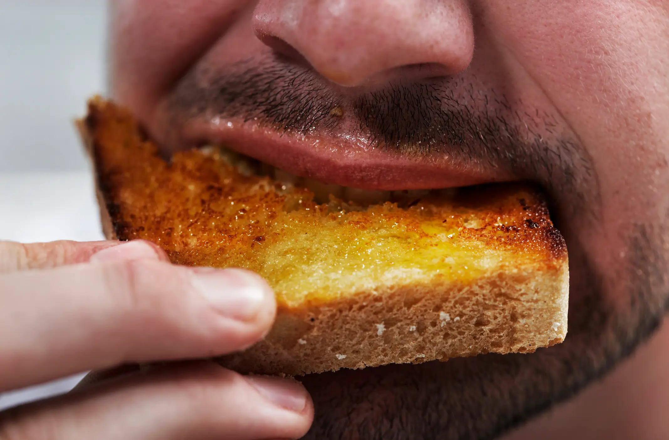 Chewing helps cleanse teeth (Getty Stock Photo)