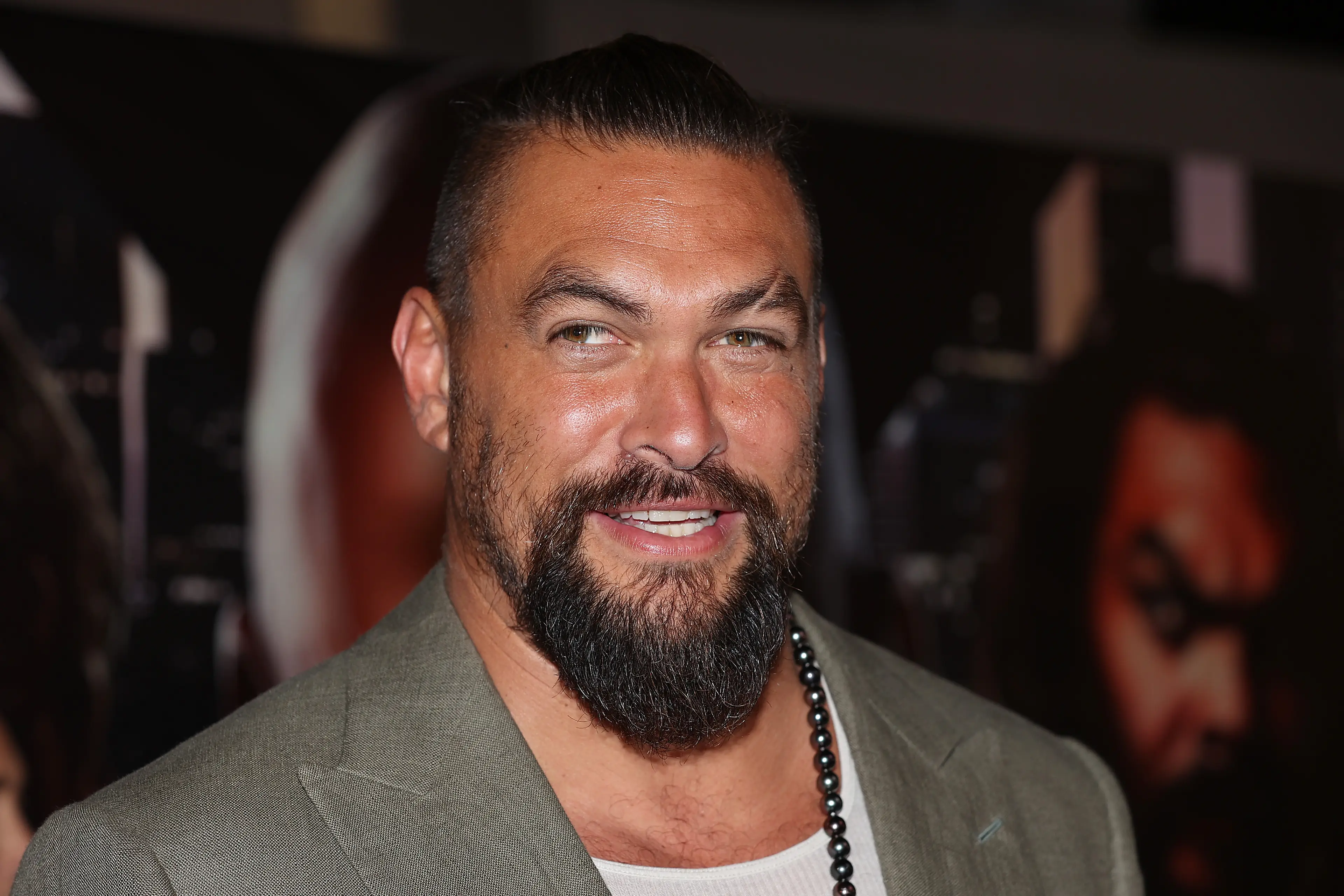 Jason Momoa has warned tourists to stay away from Hawaii as wildfires continue to affect the state.