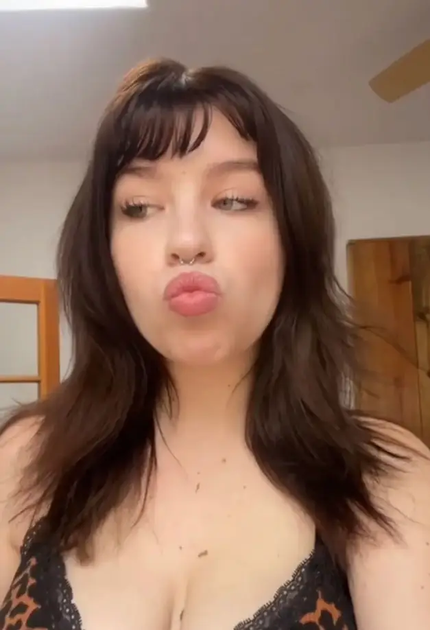 People were rather confused by Julia's behavior in the original video. (TikTok/@babeochka)