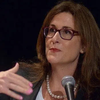 The judge fortunately managed to dodge the flying faeces (X/@judgelisawalsh)